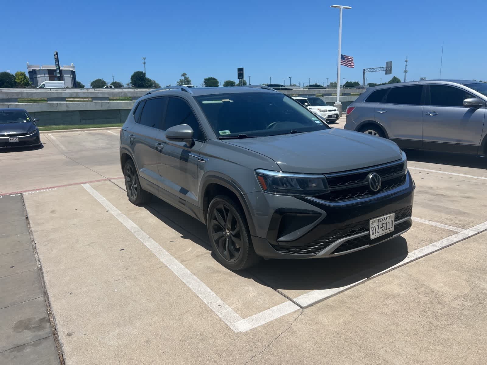 2022 Volkswagen Taos SE 3