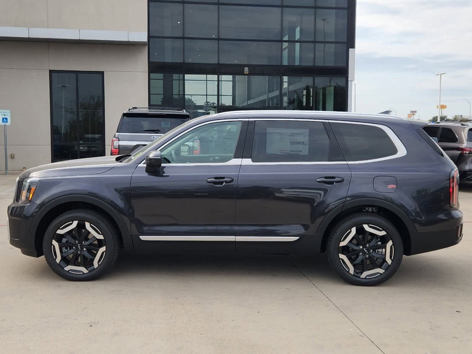 2025 Kia Telluride EX photo 3