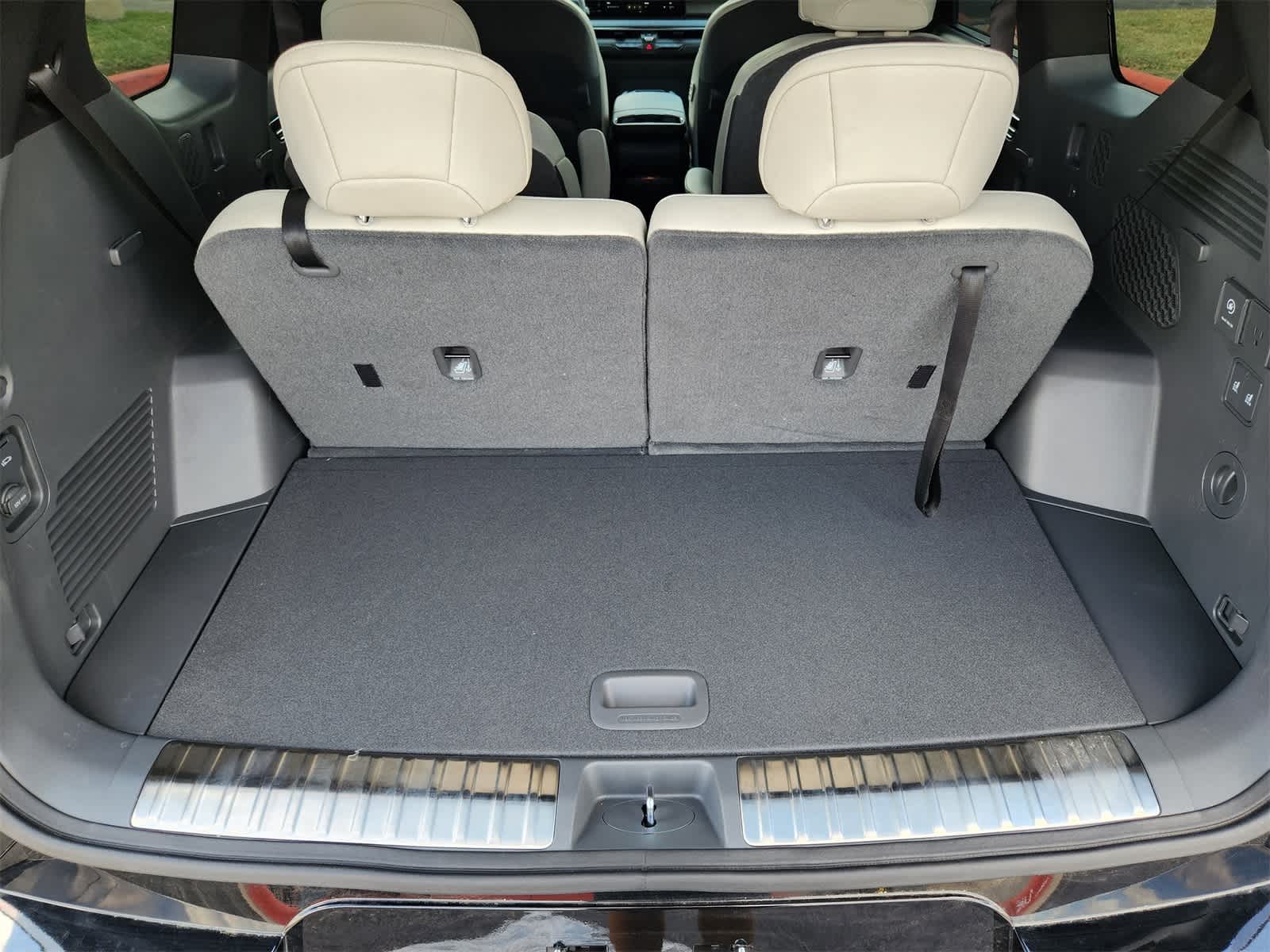 Thumbnail: 2026 Kia EV9 - 31