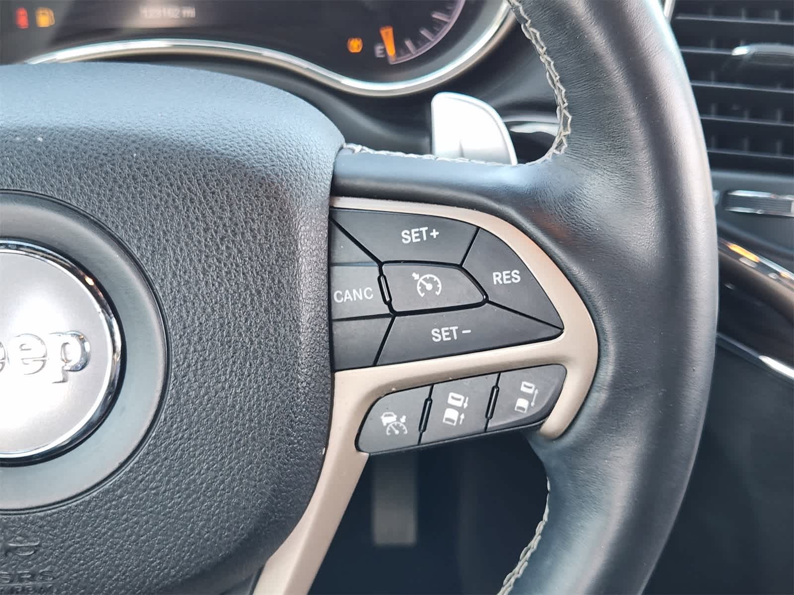 Thumbnail: 2017 Jeep Grand Cherokee - 29