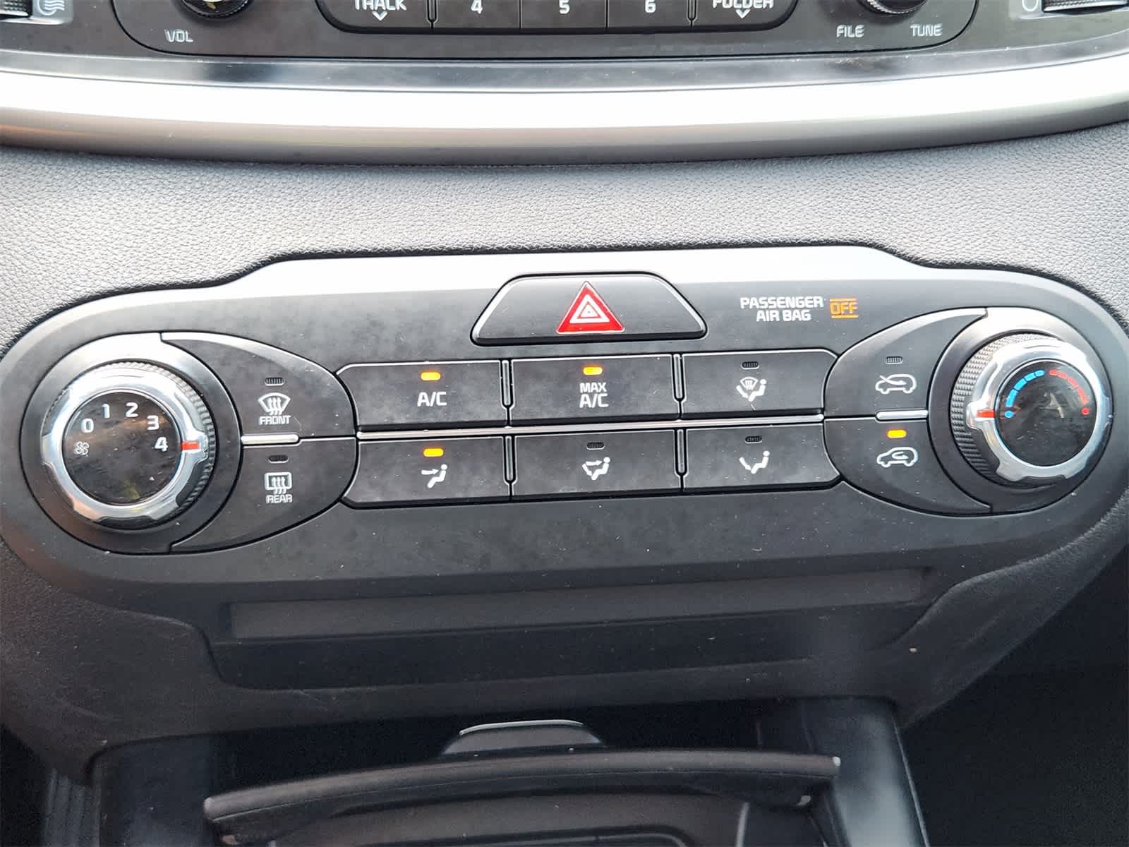 Thumbnail: 2016 Kia Sorento - 18