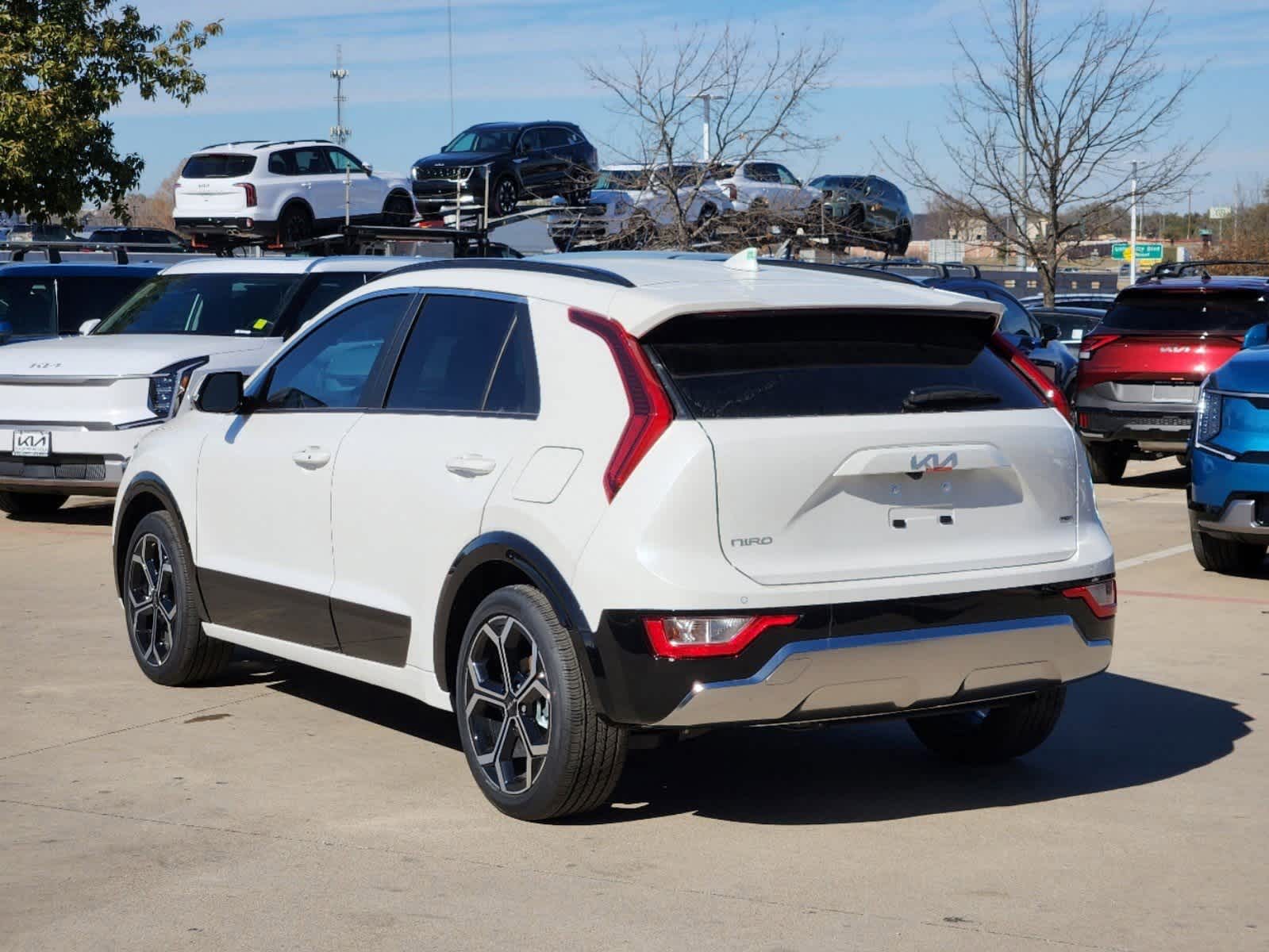 Thumbnail: 2025 Kia Niro - 4