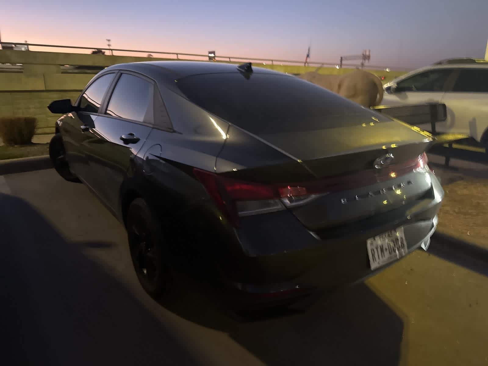 2022 Hyundai Elantra SEL Convenience photo 3