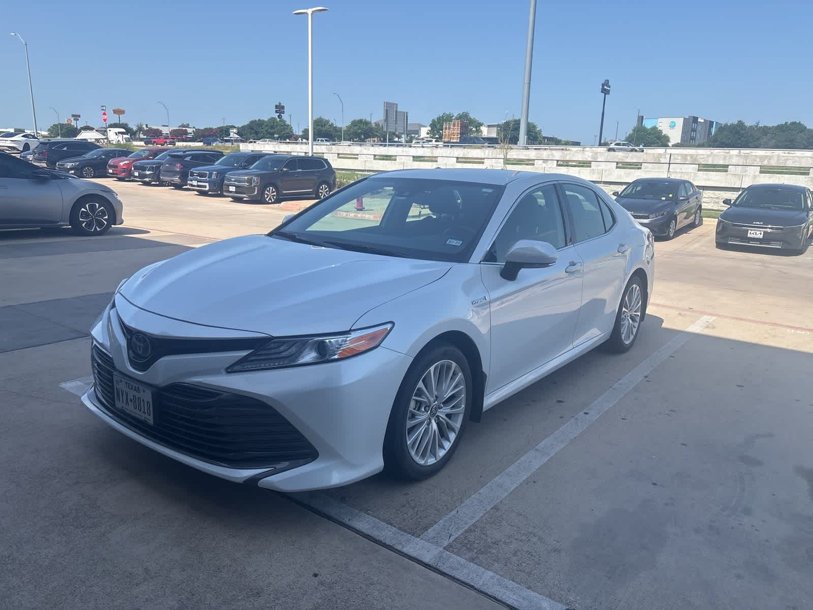 2020 Toyota Camry XLE Hero Image