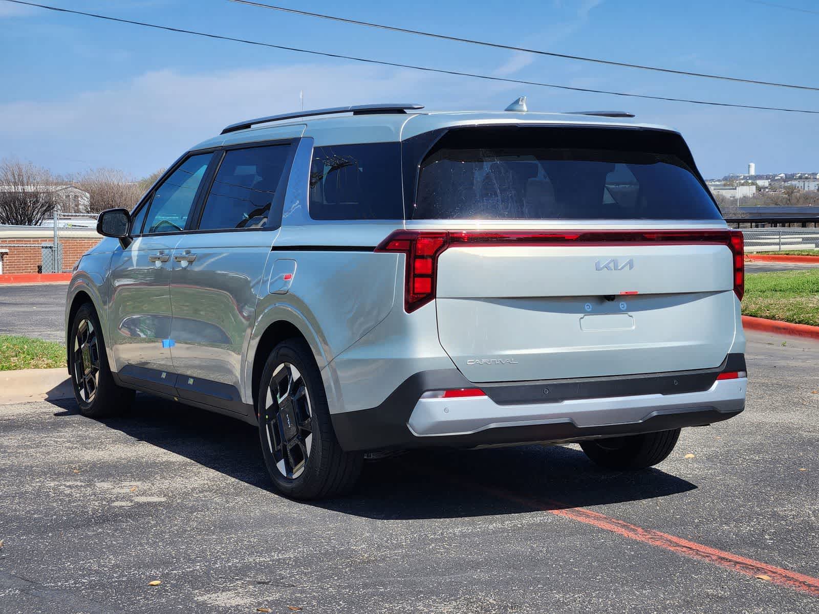 Thumbnail: 2026 Kia Carnival - 4