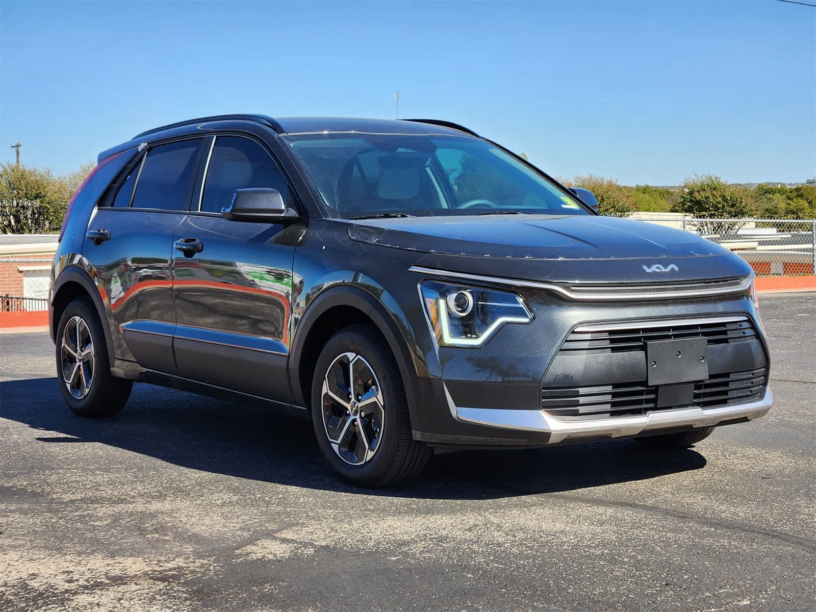 2026 Kia Niro EX photo 2