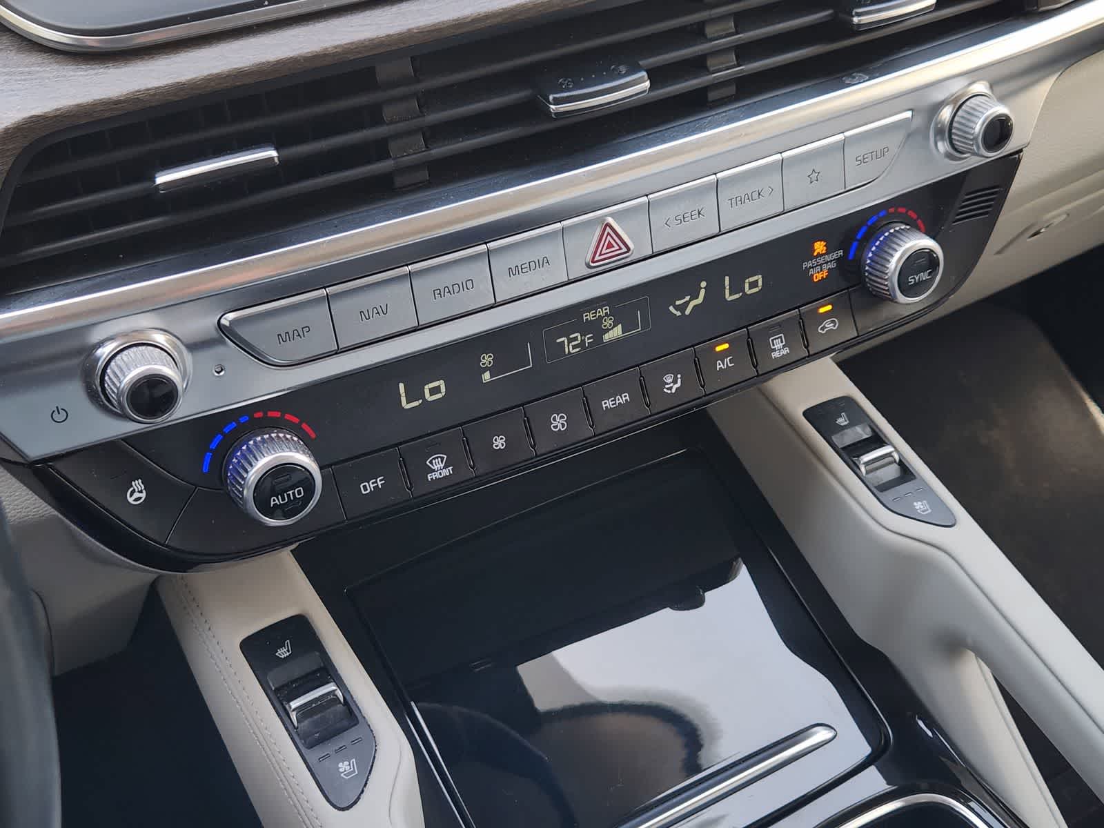 Thumbnail: 2020 Kia Telluride - 17