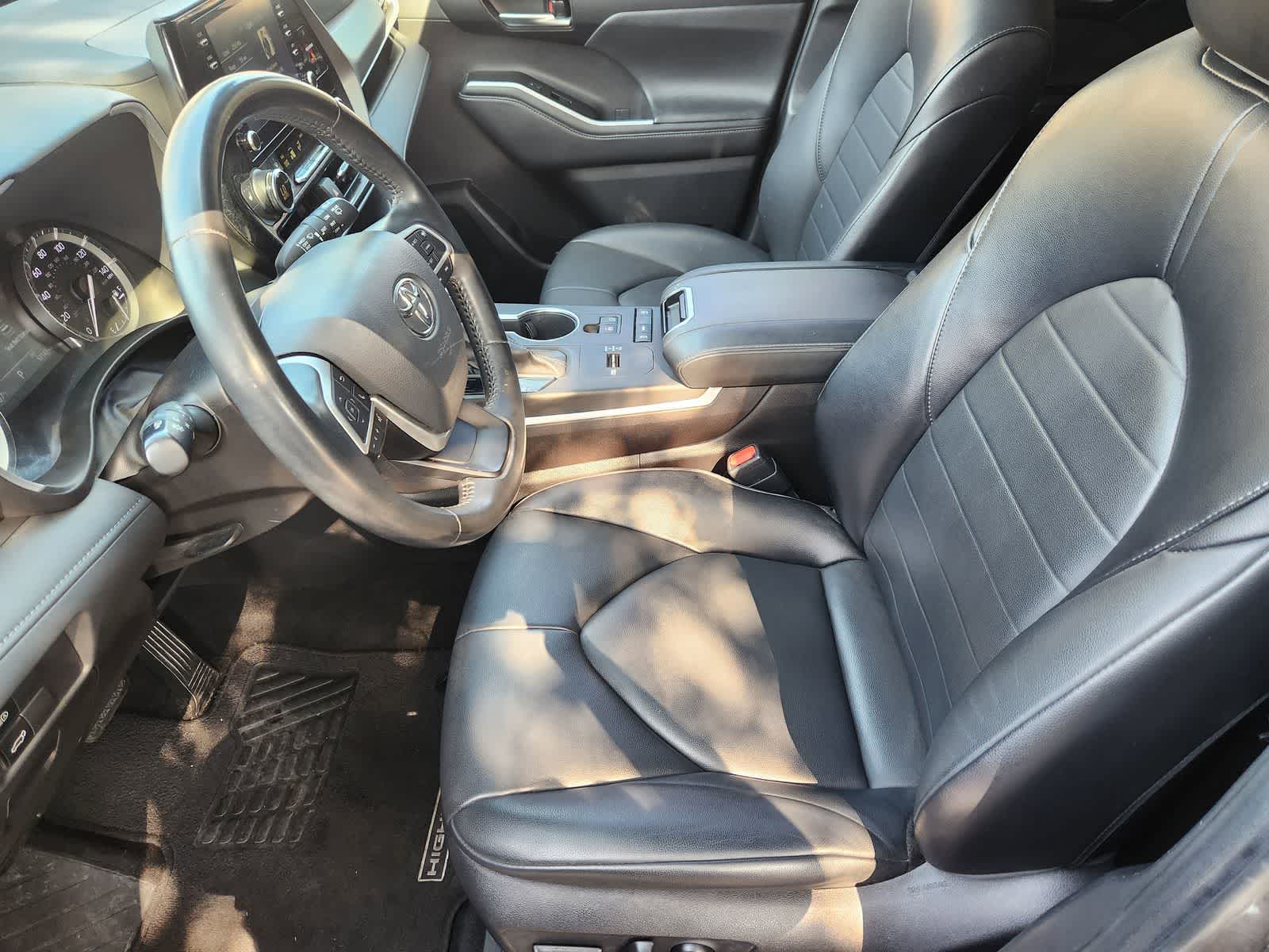 Thumbnail: 2022 Toyota Highlander - 13