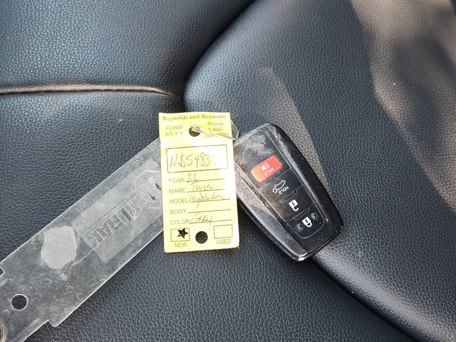 Thumbnail: 2022 Toyota Highlander - 36