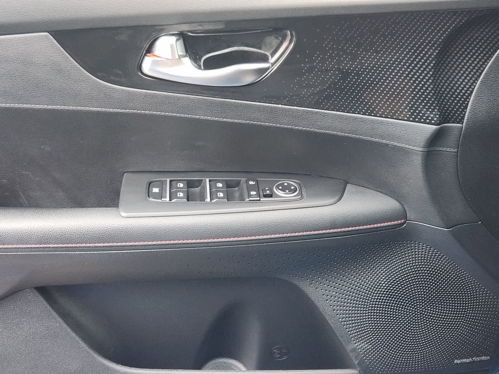 Thumbnail: 2023 Kia Forte - 23