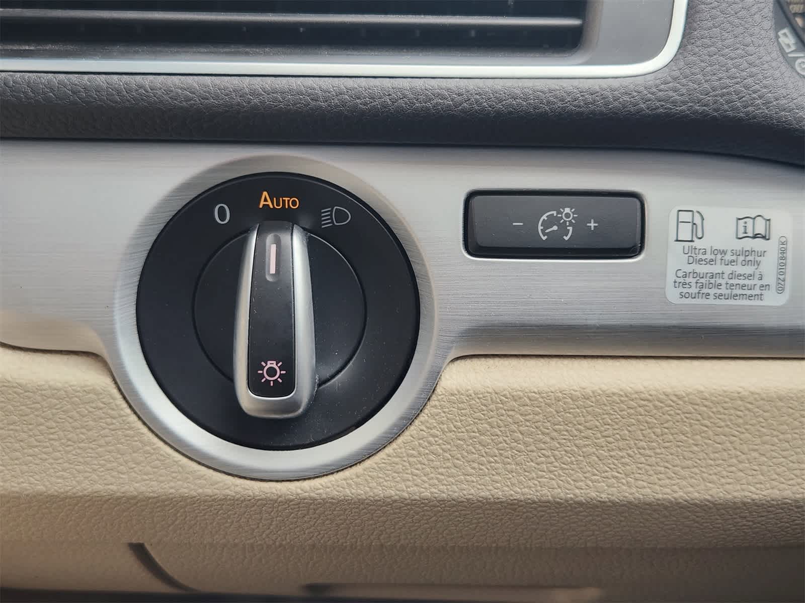 Thumbnail: 2013 Volkswagen Passat - 19