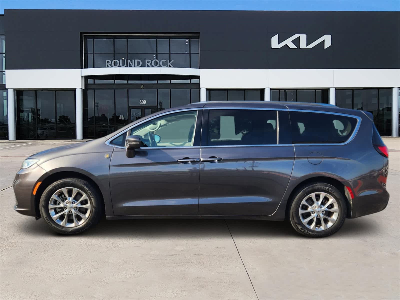 Thumbnail: 2021 Chrysler Pacifica - 4