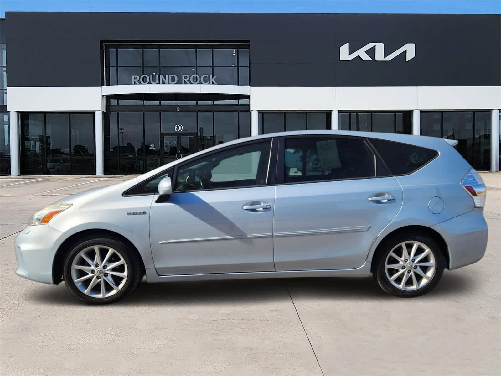 Thumbnail: 2014 Toyota Prius v - 4