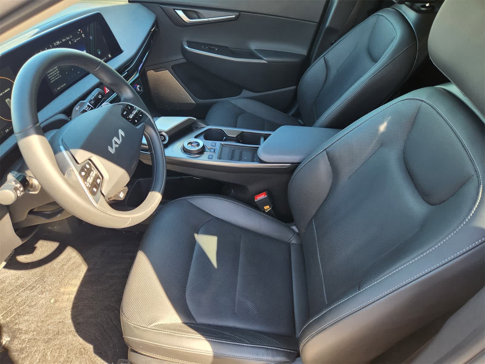 Thumbnail: 2023 Kia EV6 - 13