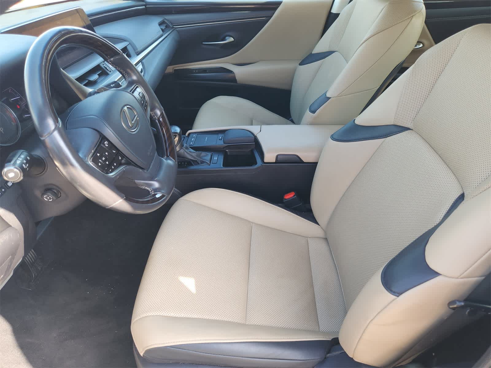 Thumbnail: 2021 Lexus ES - 13