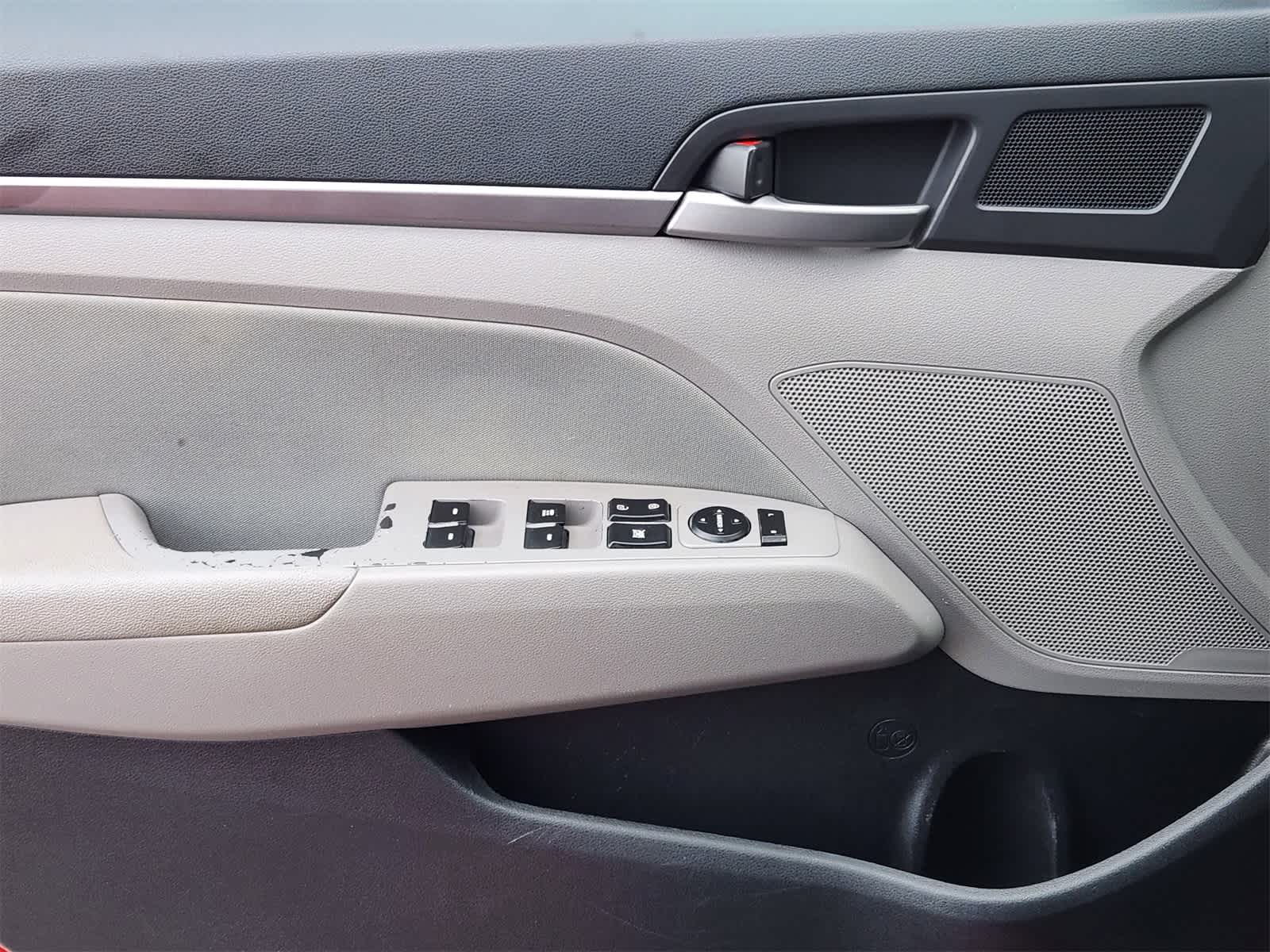 Thumbnail: 2018 Hyundai Elantra - 21