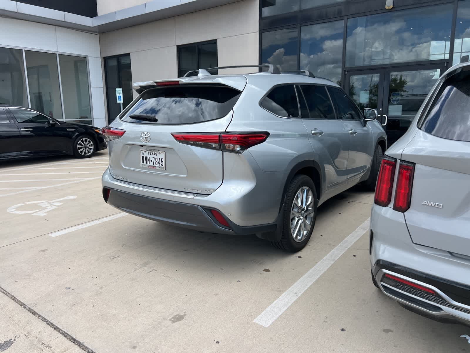 Thumbnail: 2020 Toyota Highlander - 4