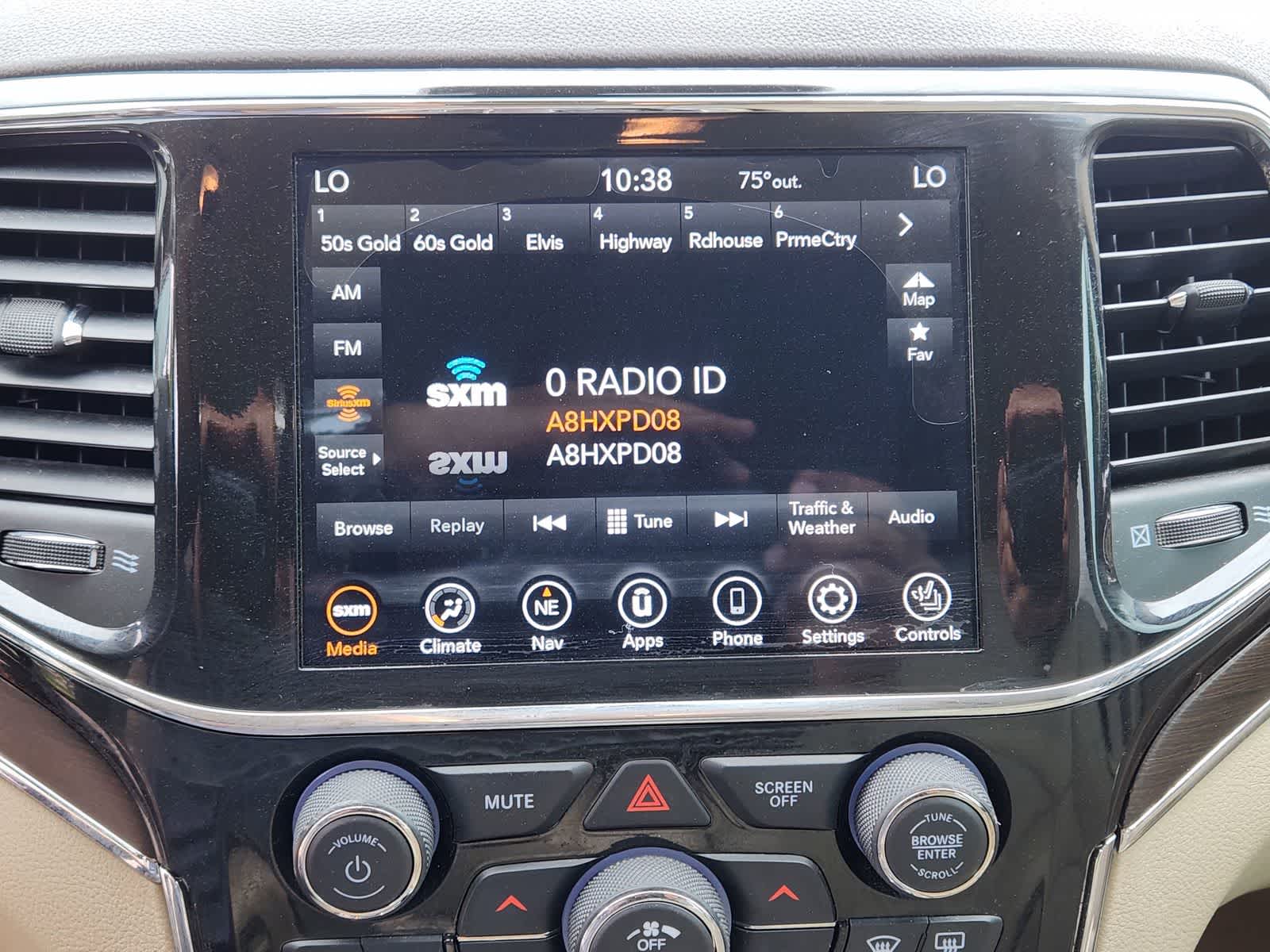 Thumbnail: 2021 Jeep Grand Cherokee - 16