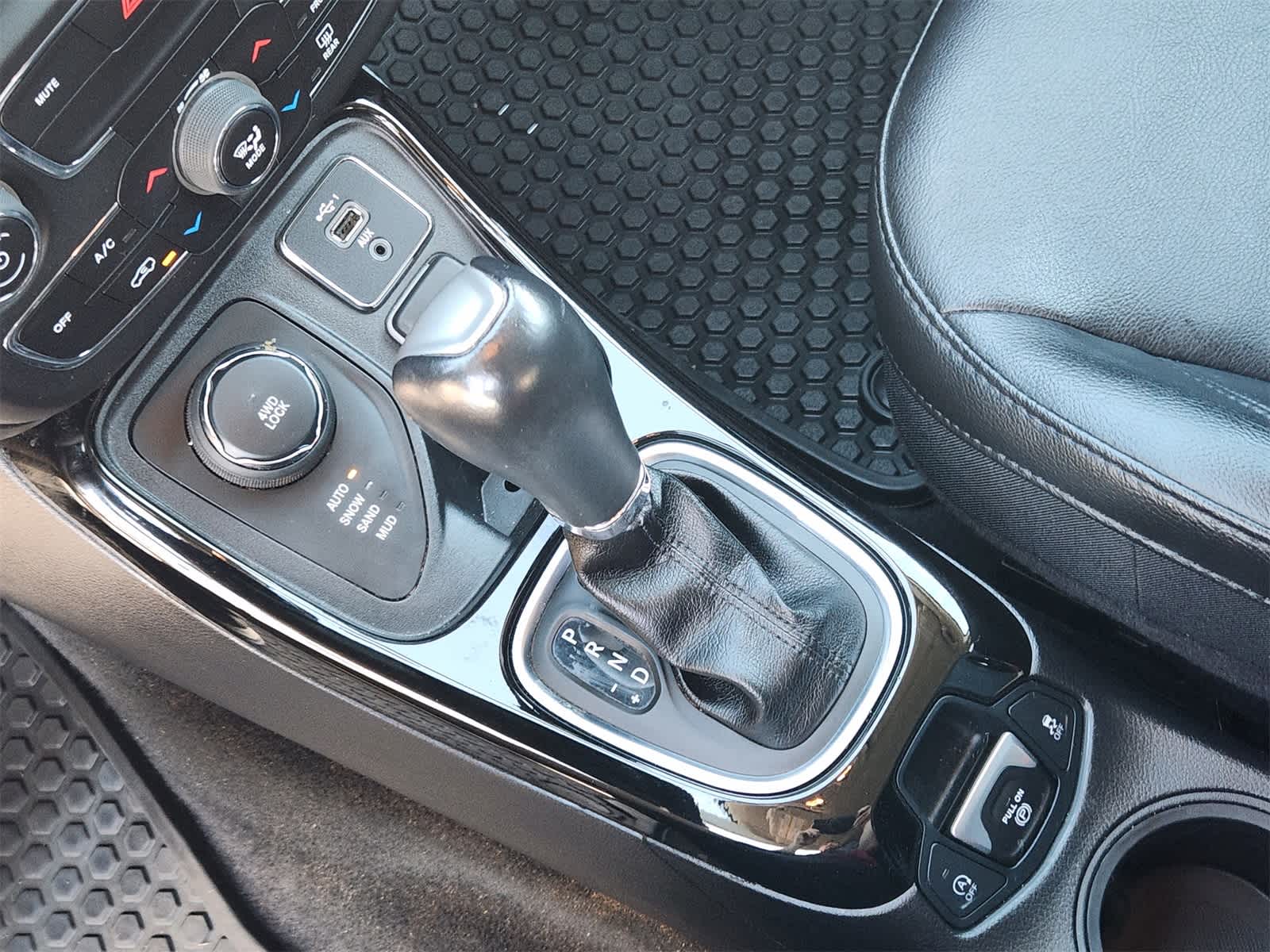 Thumbnail: 2019 Jeep Compass - 19