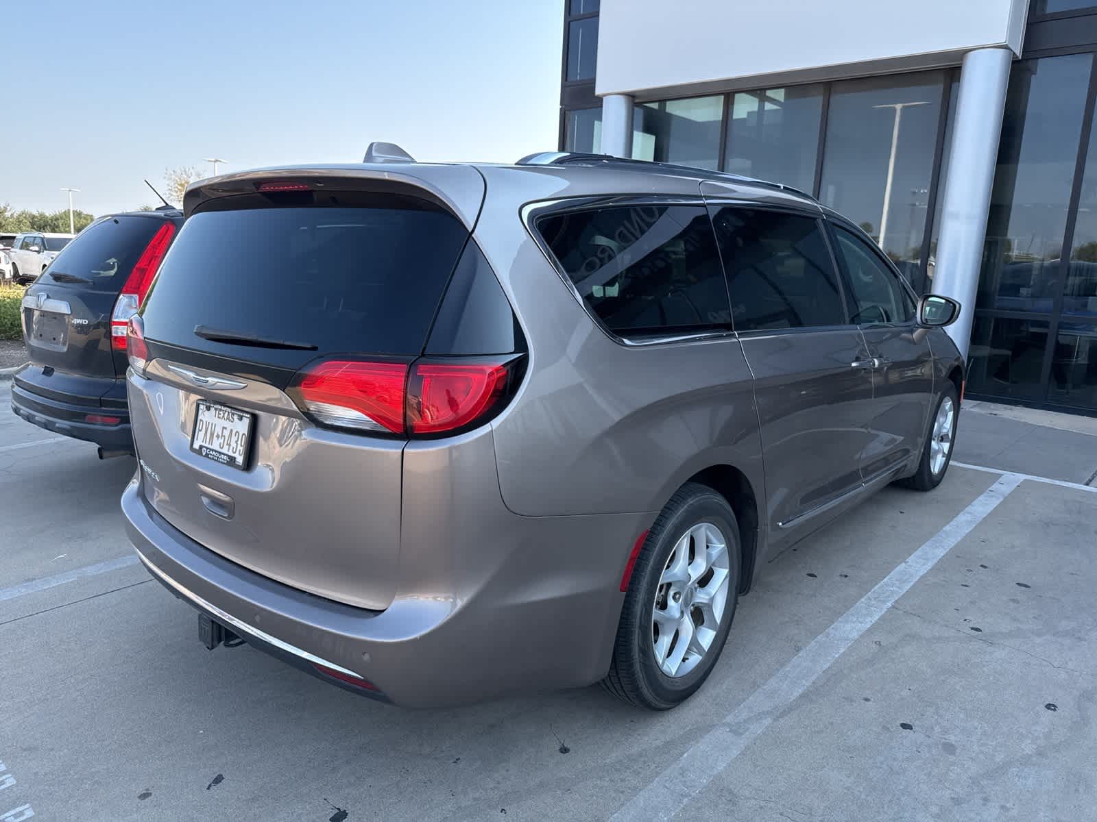 Thumbnail: 2018 Chrysler Pacifica - 4
