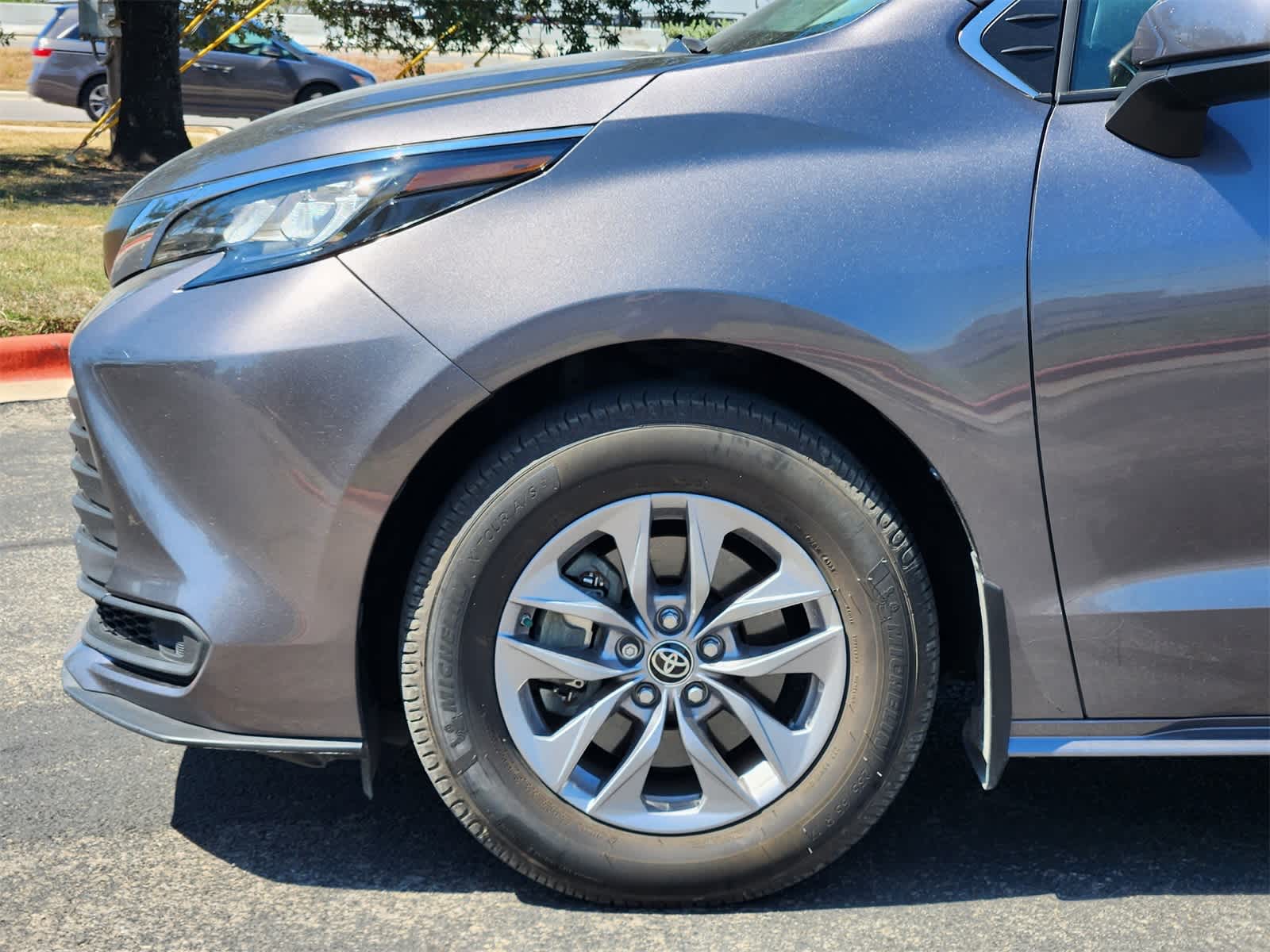 Thumbnail: 2022 Toyota Sienna - 8