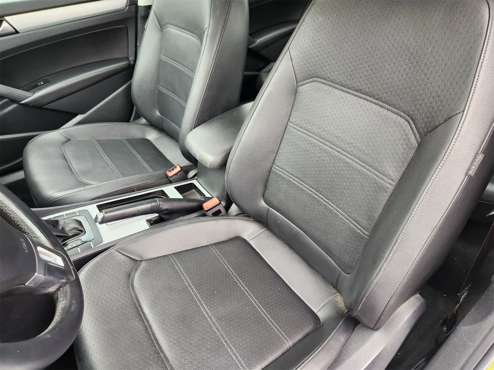 Thumbnail: 2012 Volkswagen Passat - 12