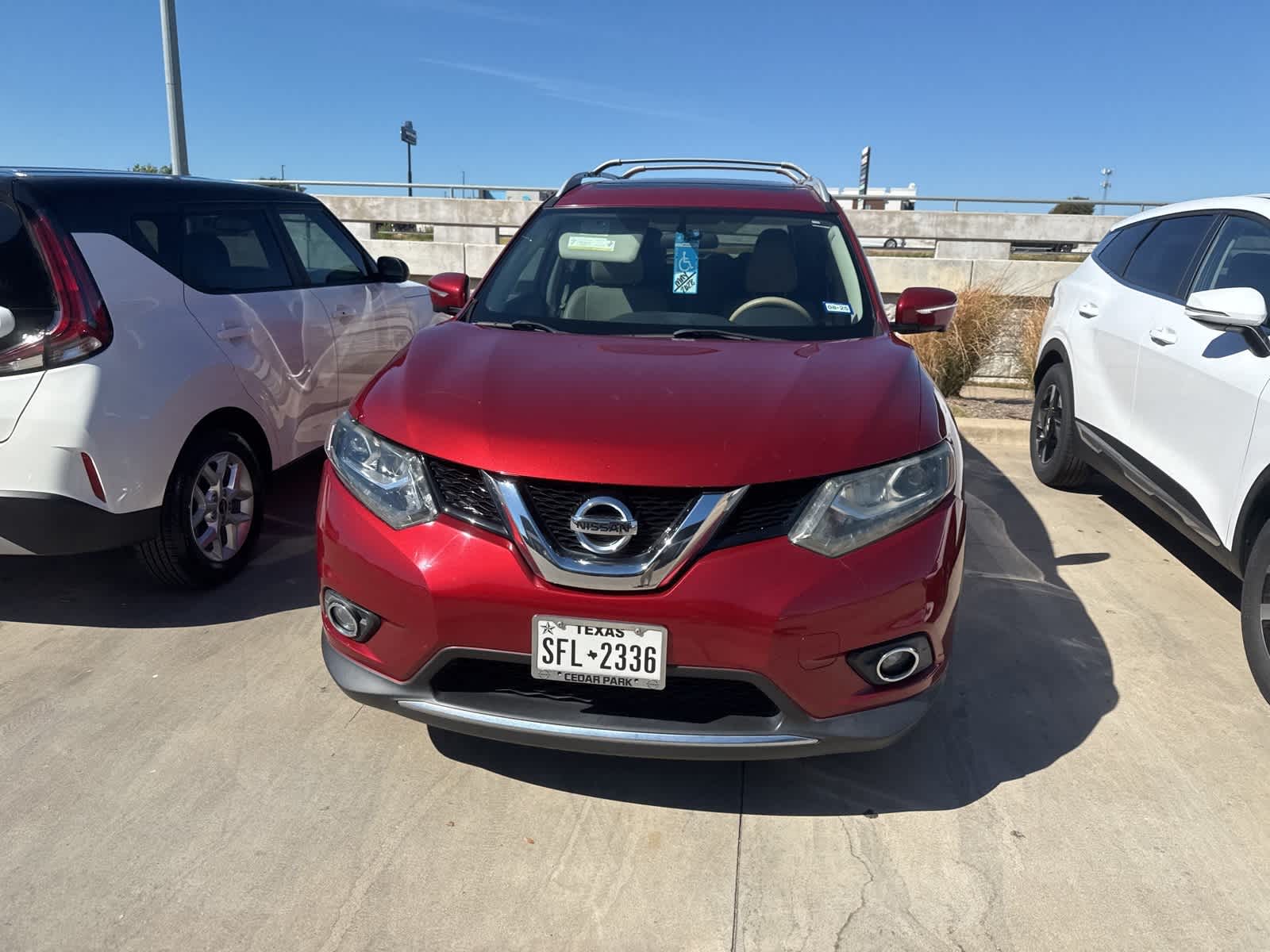 2015 Nissan Rogue SL photo 3