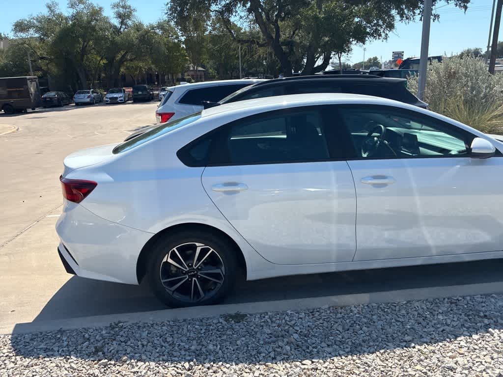 Thumbnail: 2023 Kia Forte - 6