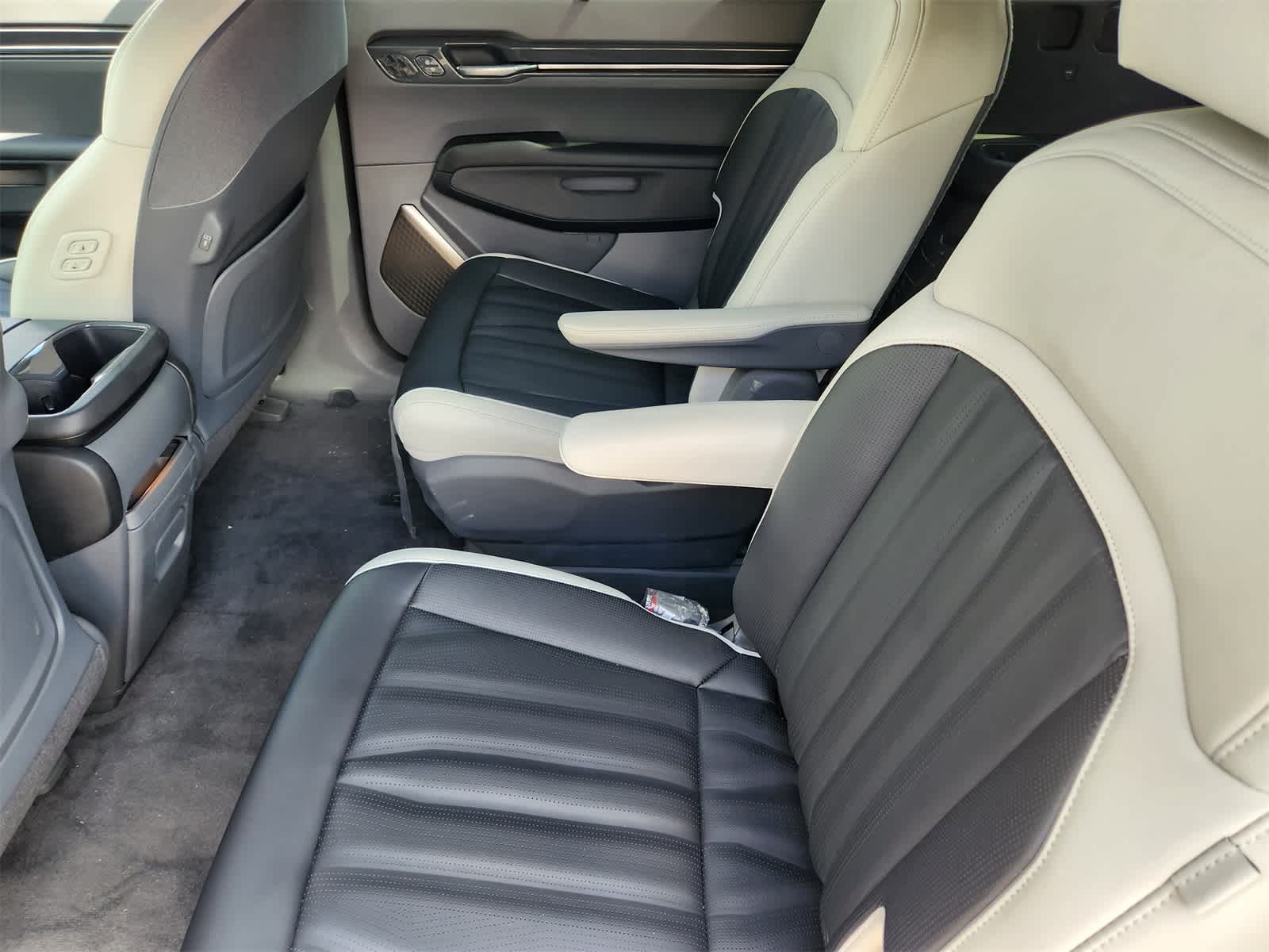 Thumbnail: 2026 Kia EV9 - 24