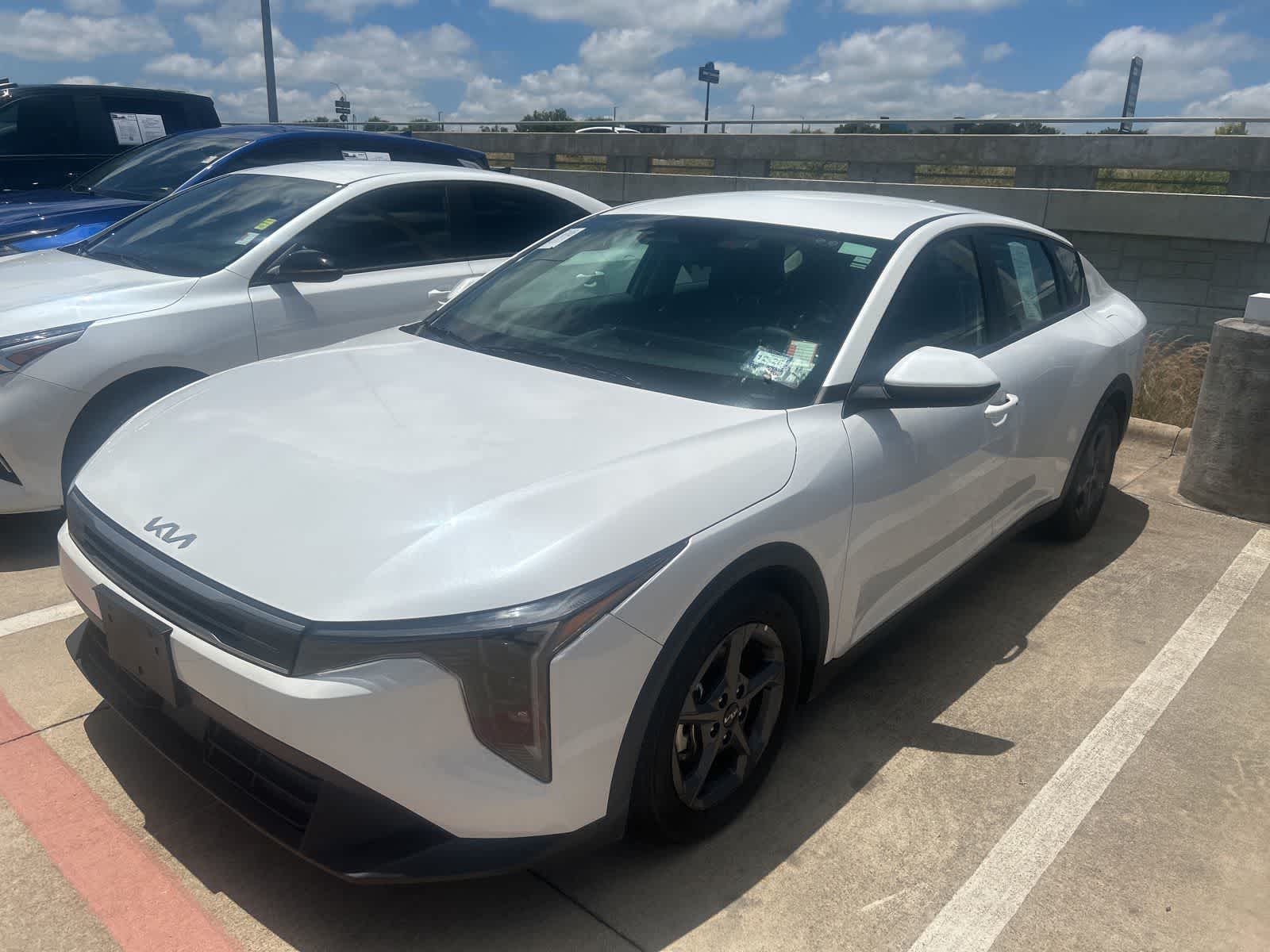 2025 Kia K4 LXS AT's photo