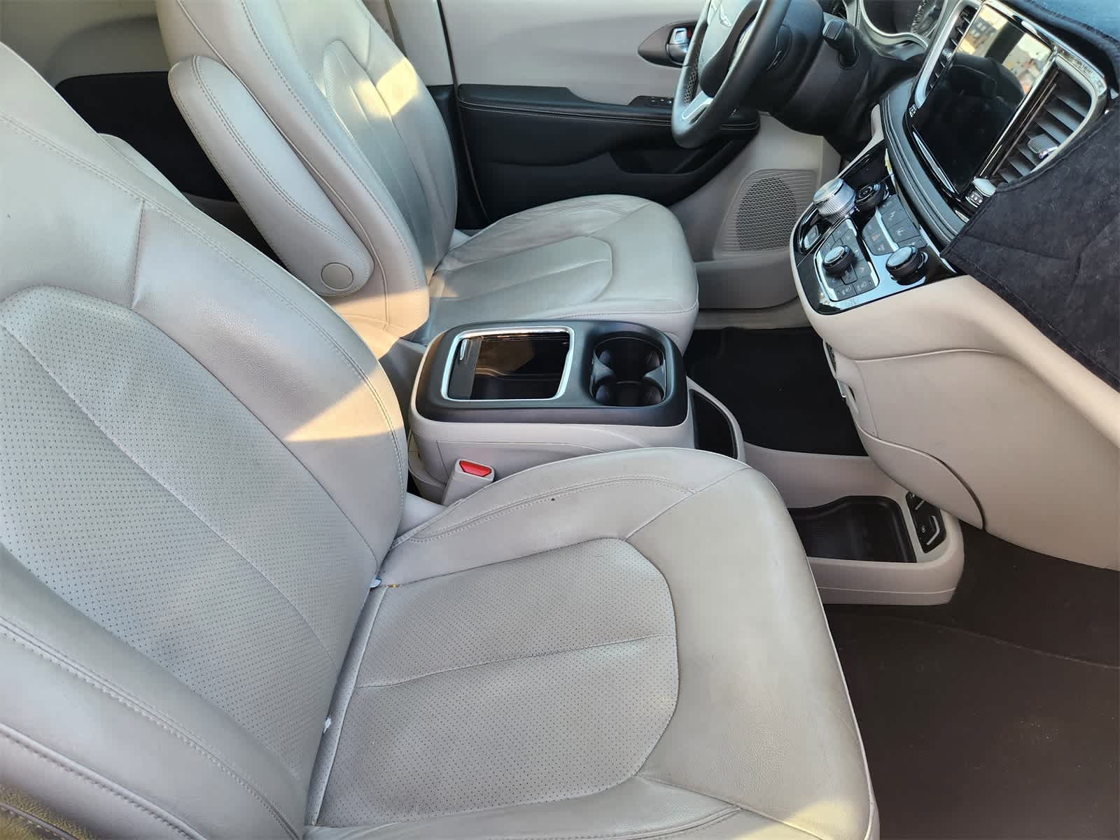 Thumbnail: 2021 Chrysler Pacifica - 14