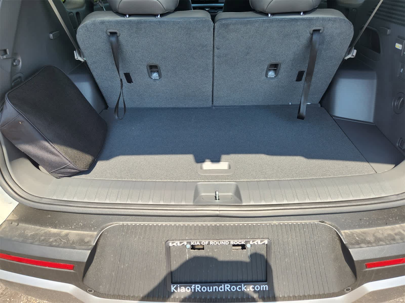 Thumbnail: 2026 Kia EV9 - 28