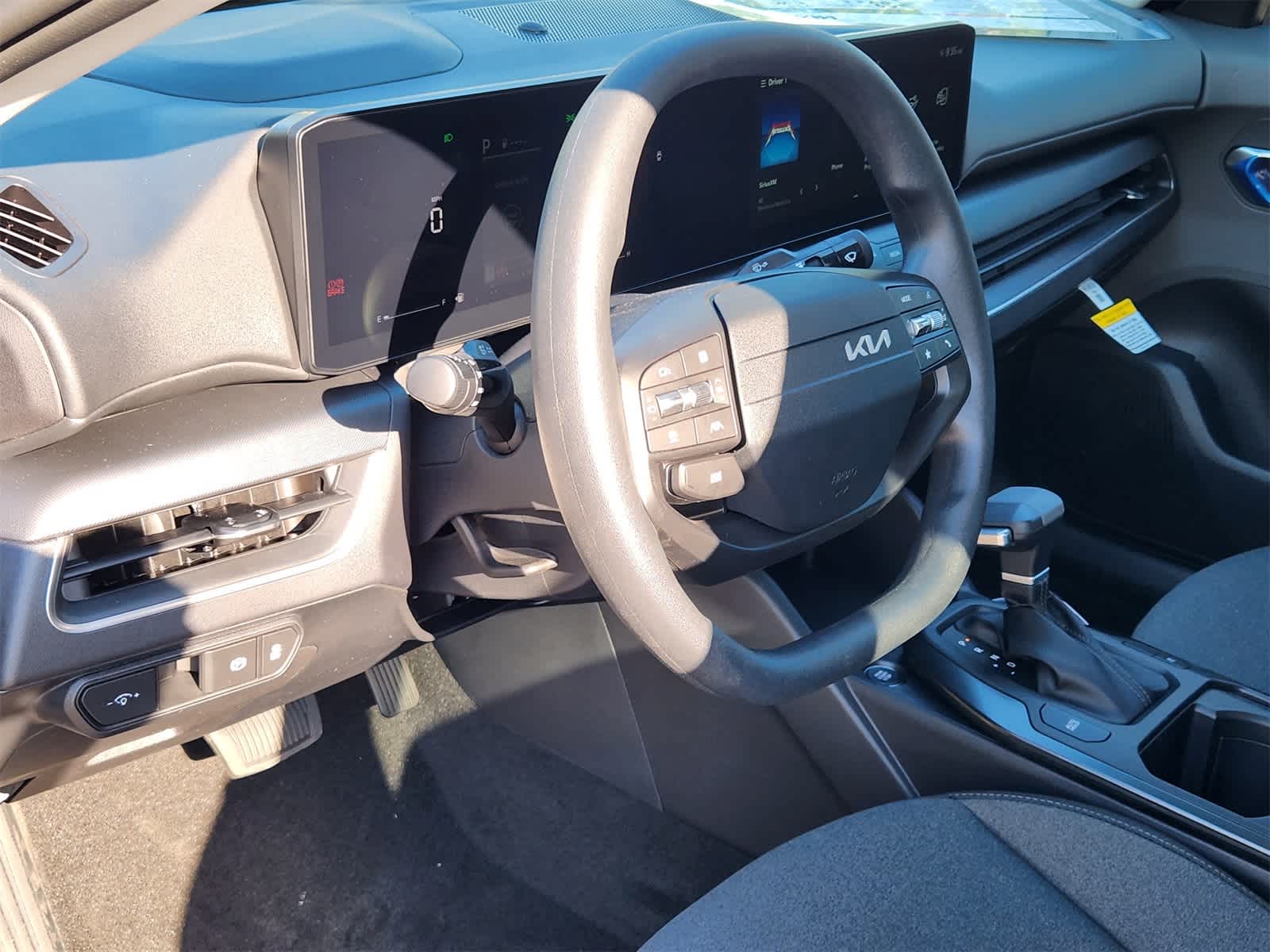 2025 Kia K4 LXS photo 2