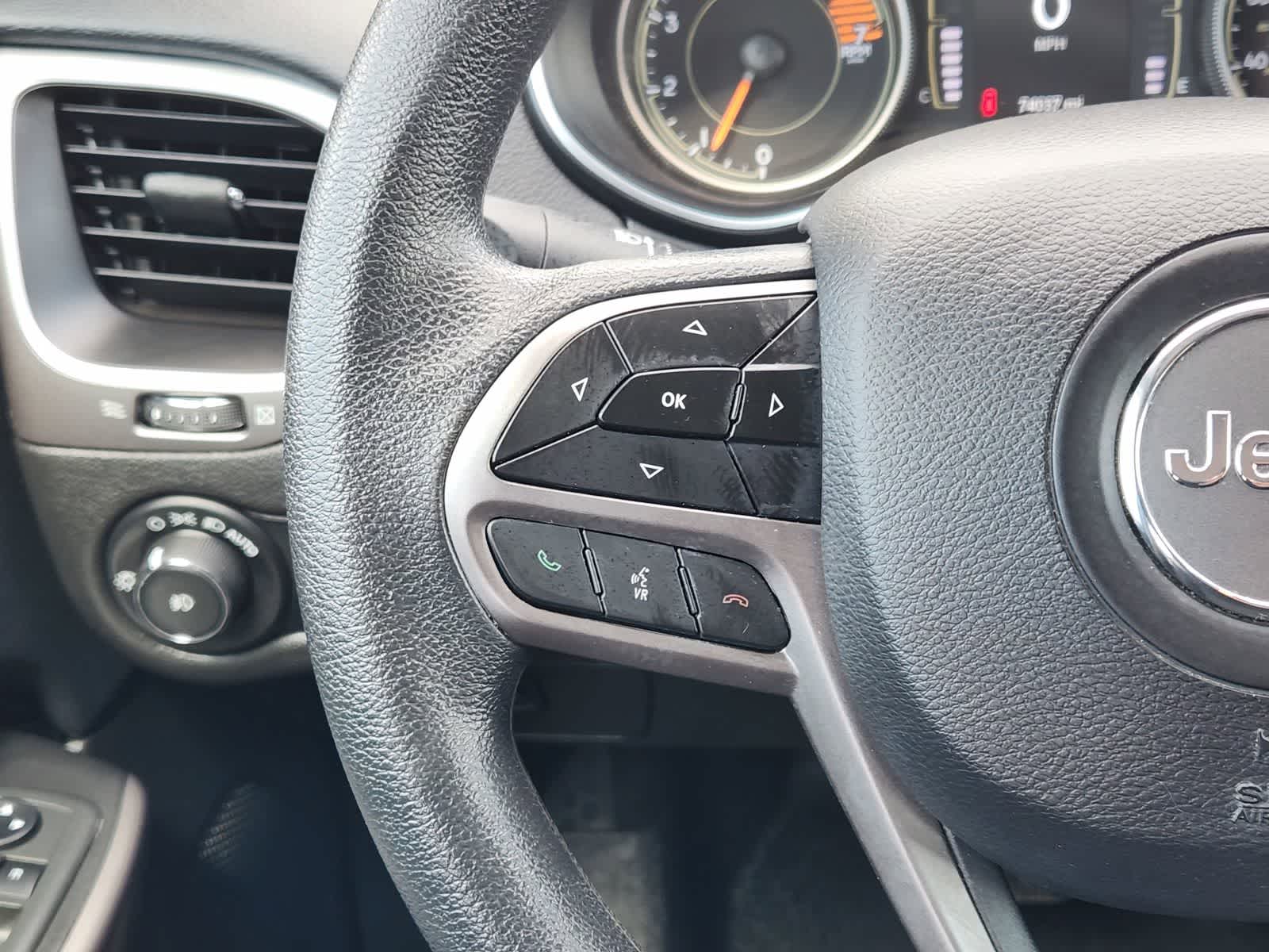 Thumbnail: 2019 Jeep Cherokee - 25