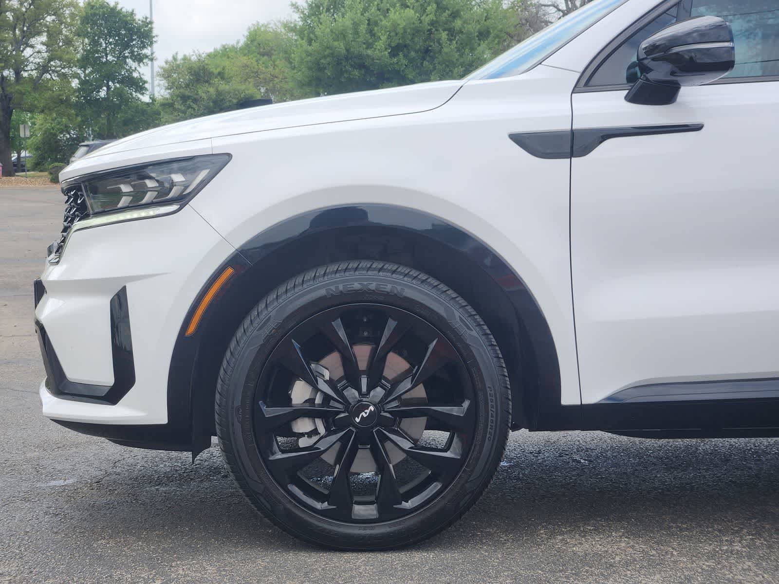 Thumbnail: 2023 Kia Sorento - 8