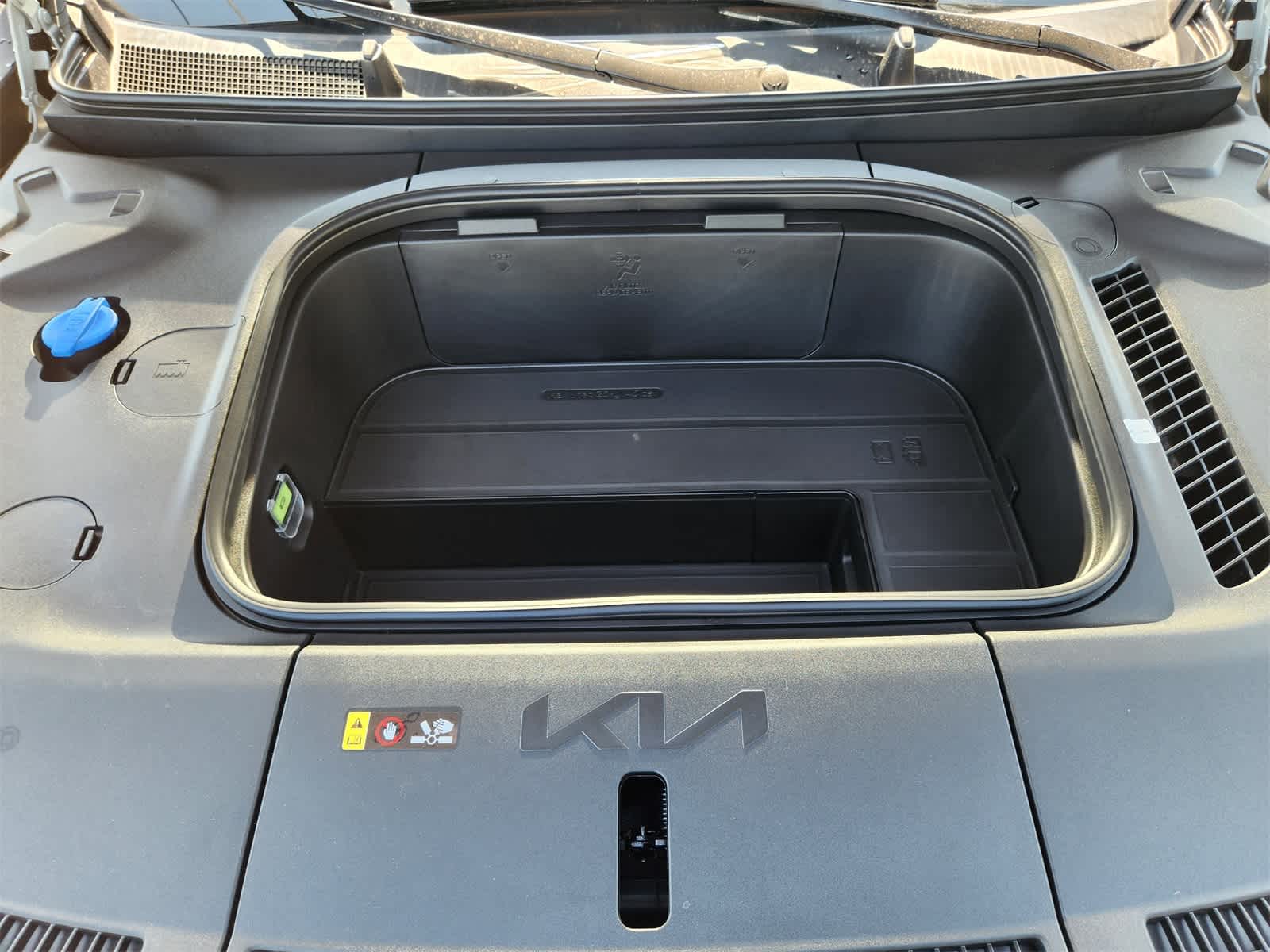 Thumbnail: 2026 Kia EV9 - 28