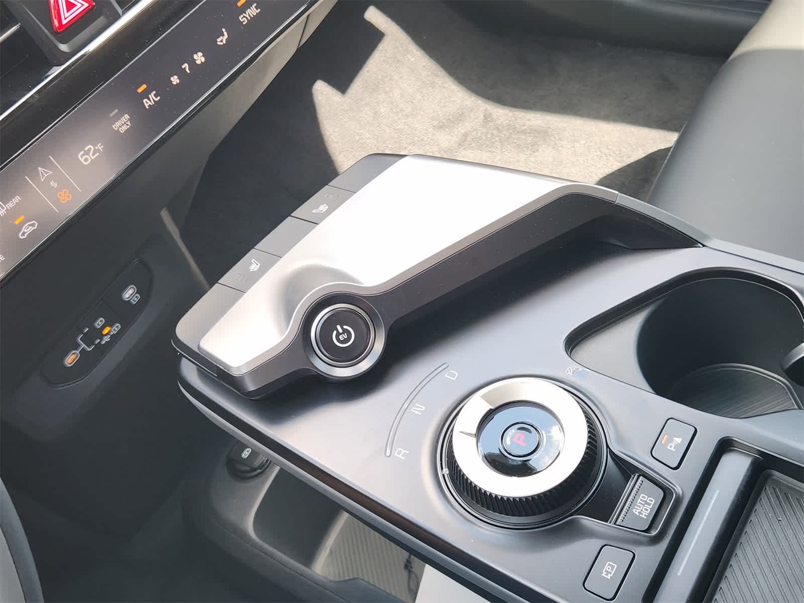 Thumbnail: 2025 Kia EV6 - 18