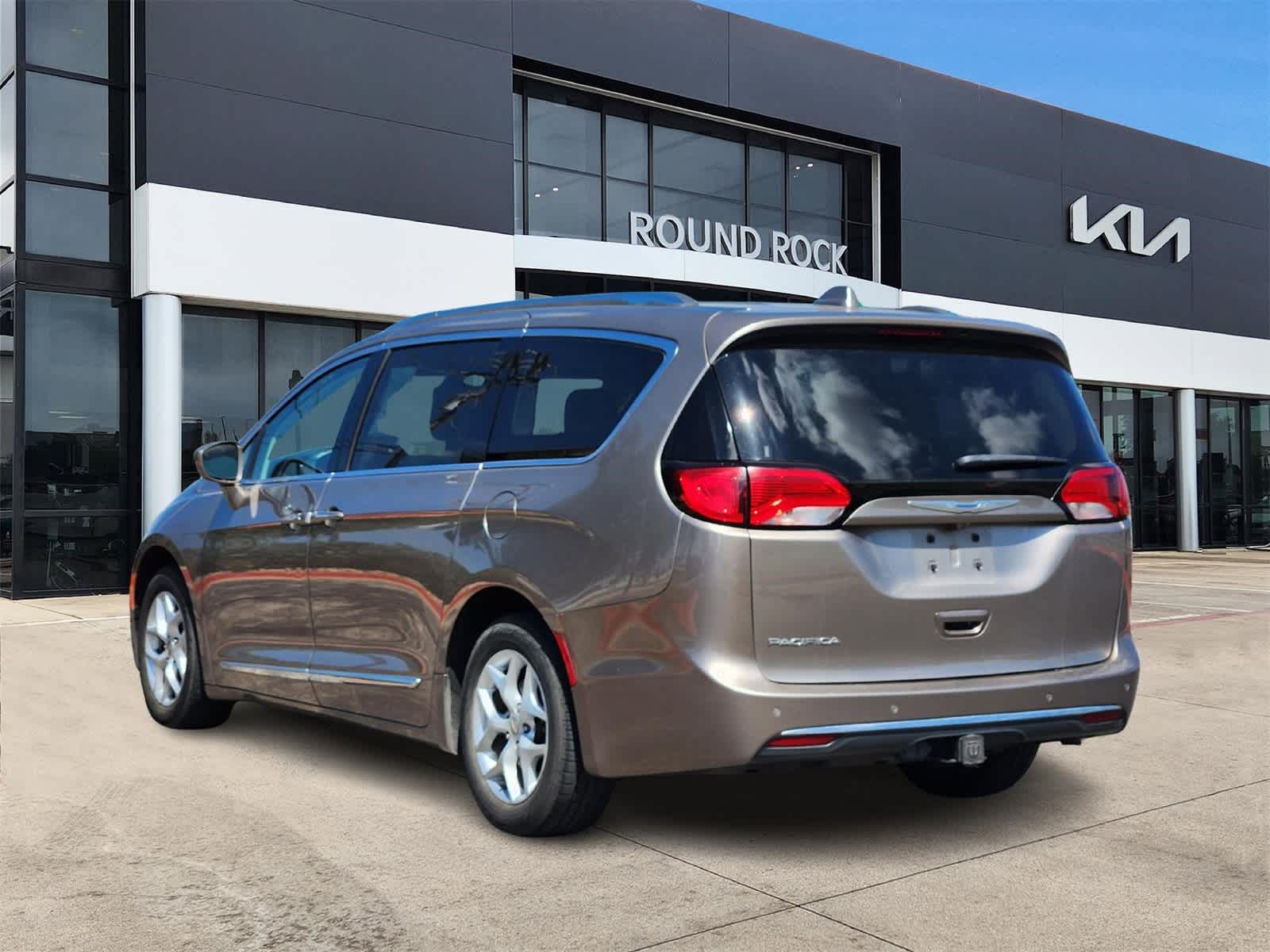 Thumbnail: 2018 Chrysler Pacifica - 6