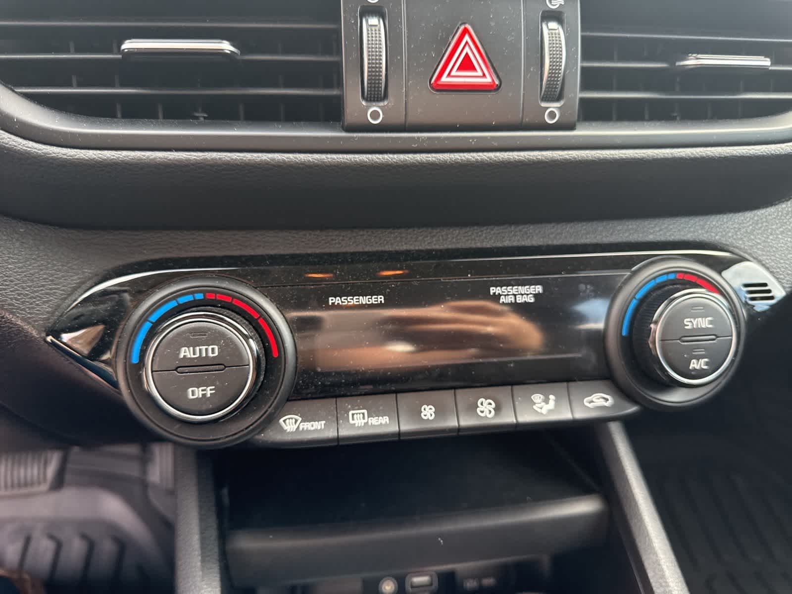Thumbnail: 2019 Kia Forte - 3