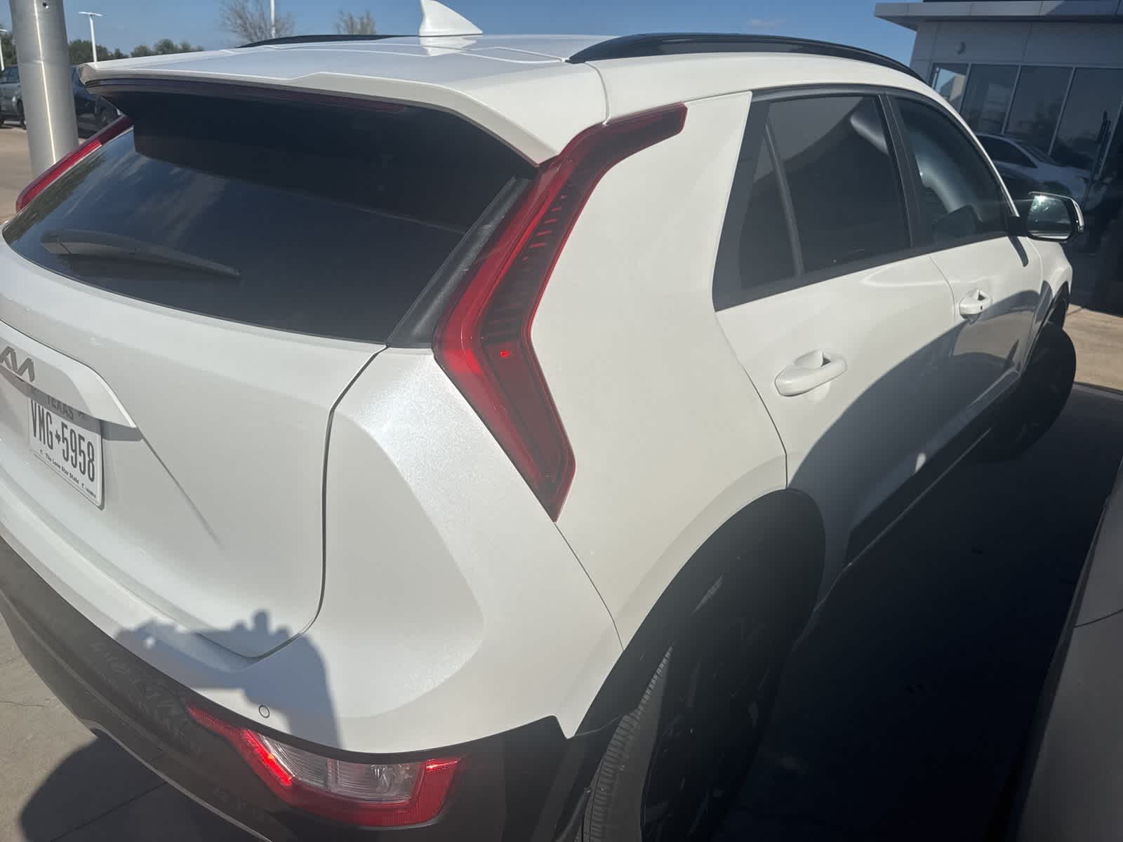 Thumbnail: 2024 Kia Niro - 3