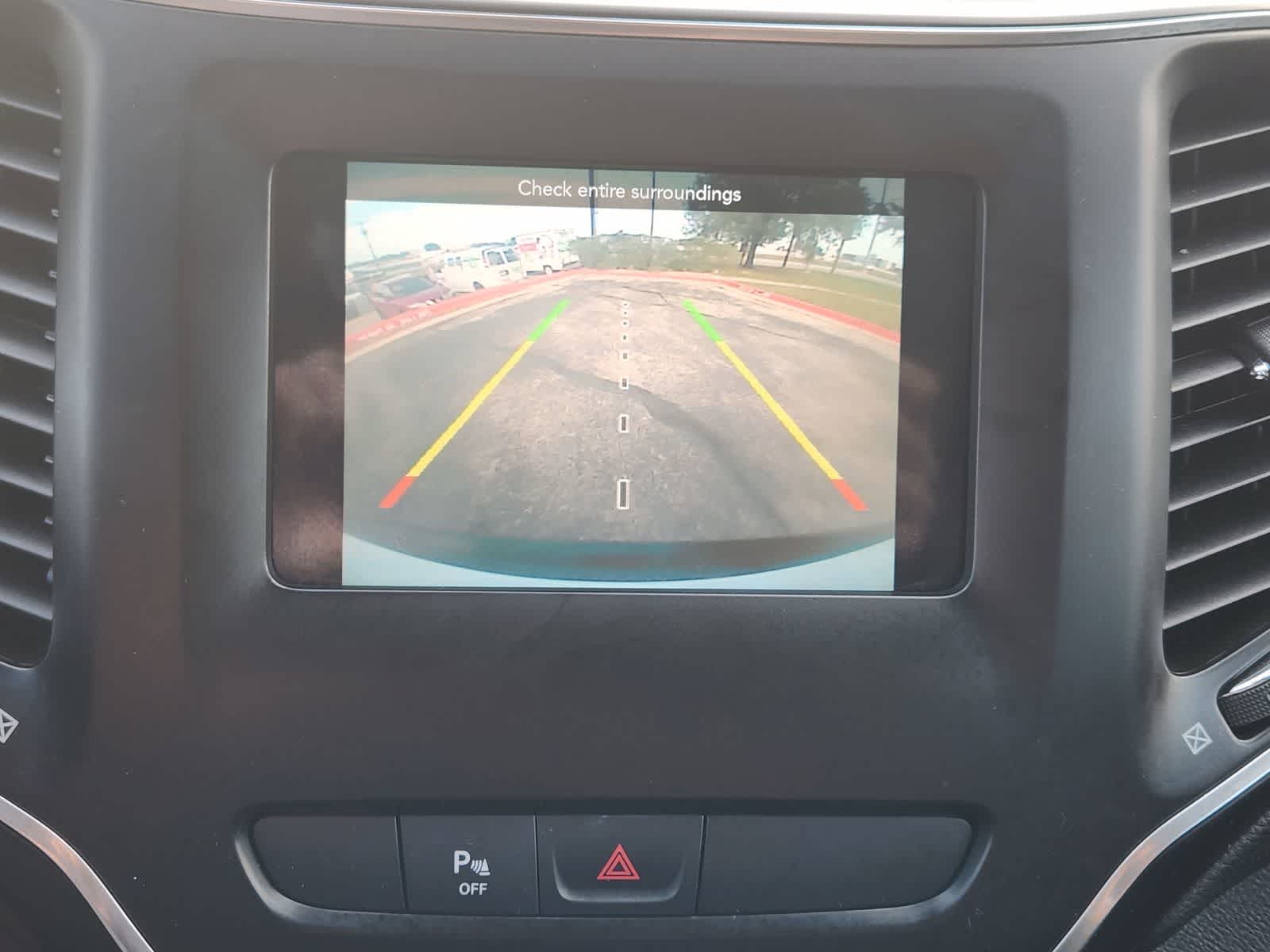 Thumbnail: 2019 Jeep Cherokee - 17