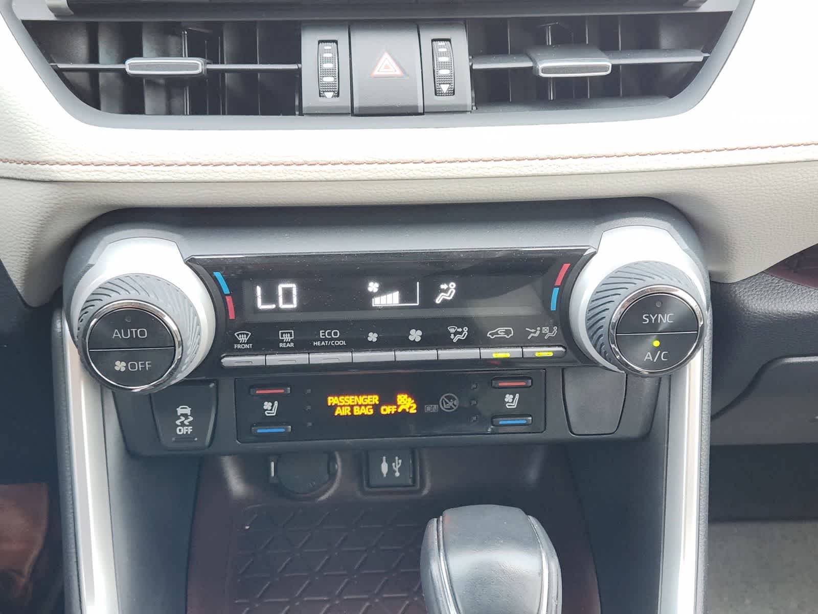 Thumbnail: 2019 Toyota RAV4 - 17