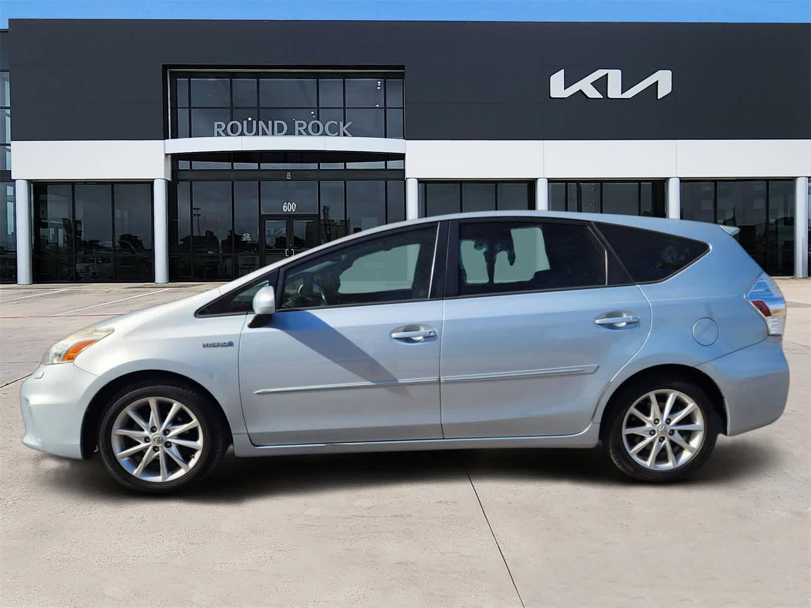 Thumbnail: 2014 Toyota Prius v - 4