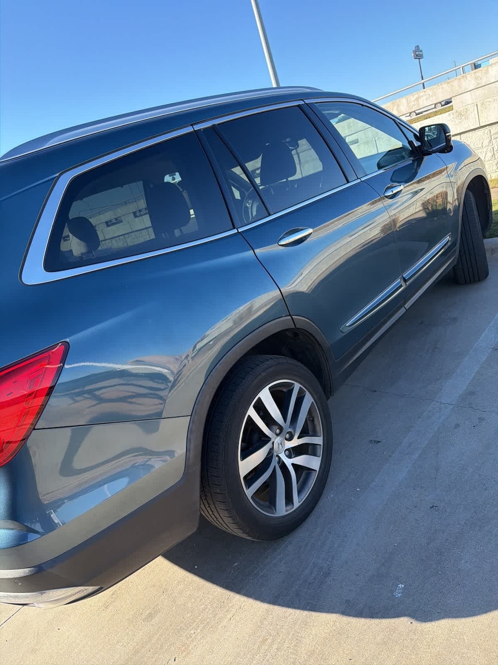 Used 2018 Honda Pilot Touring FWD SUV