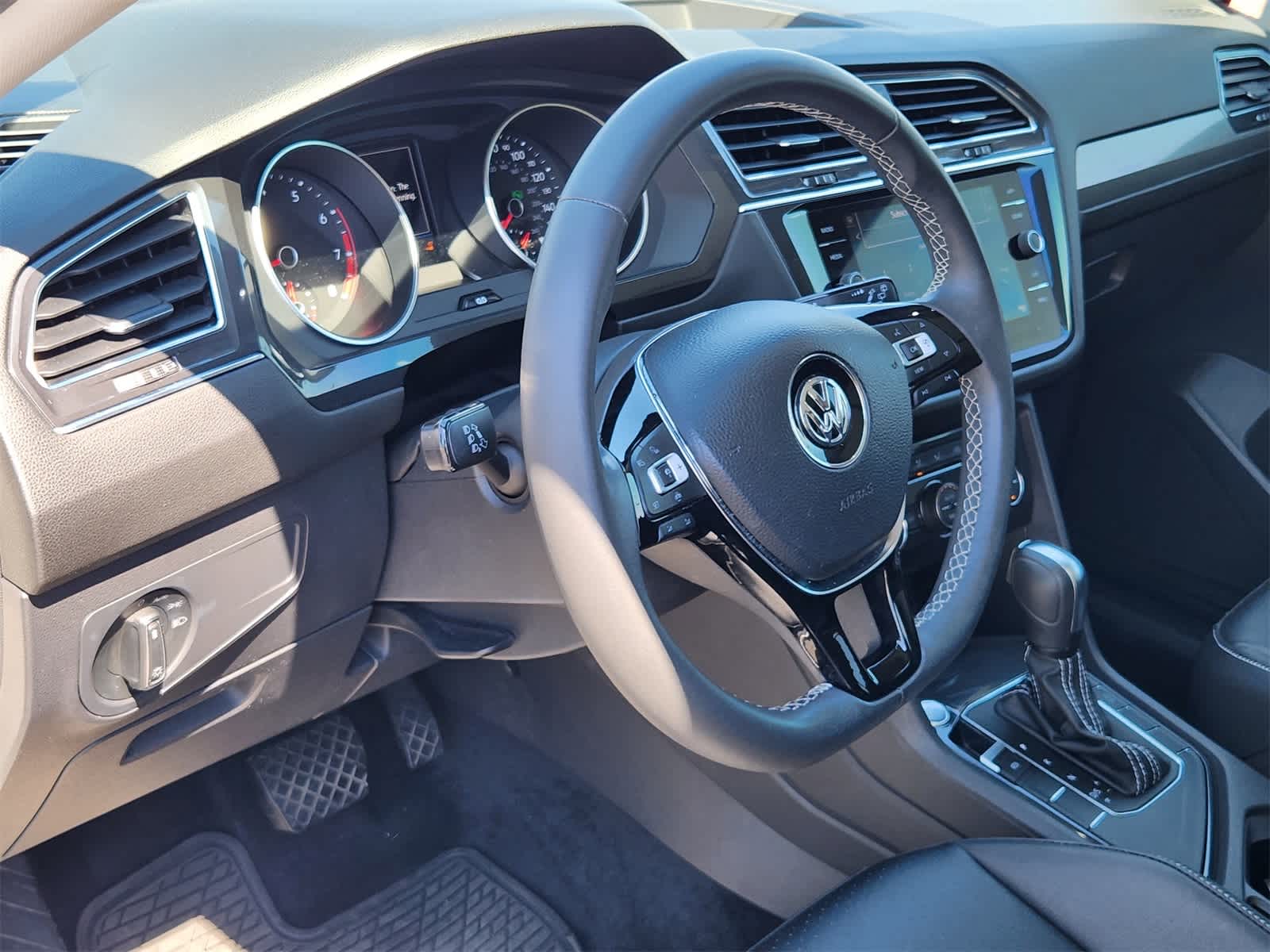 2021 Volkswagen Tiguan SE photo 2