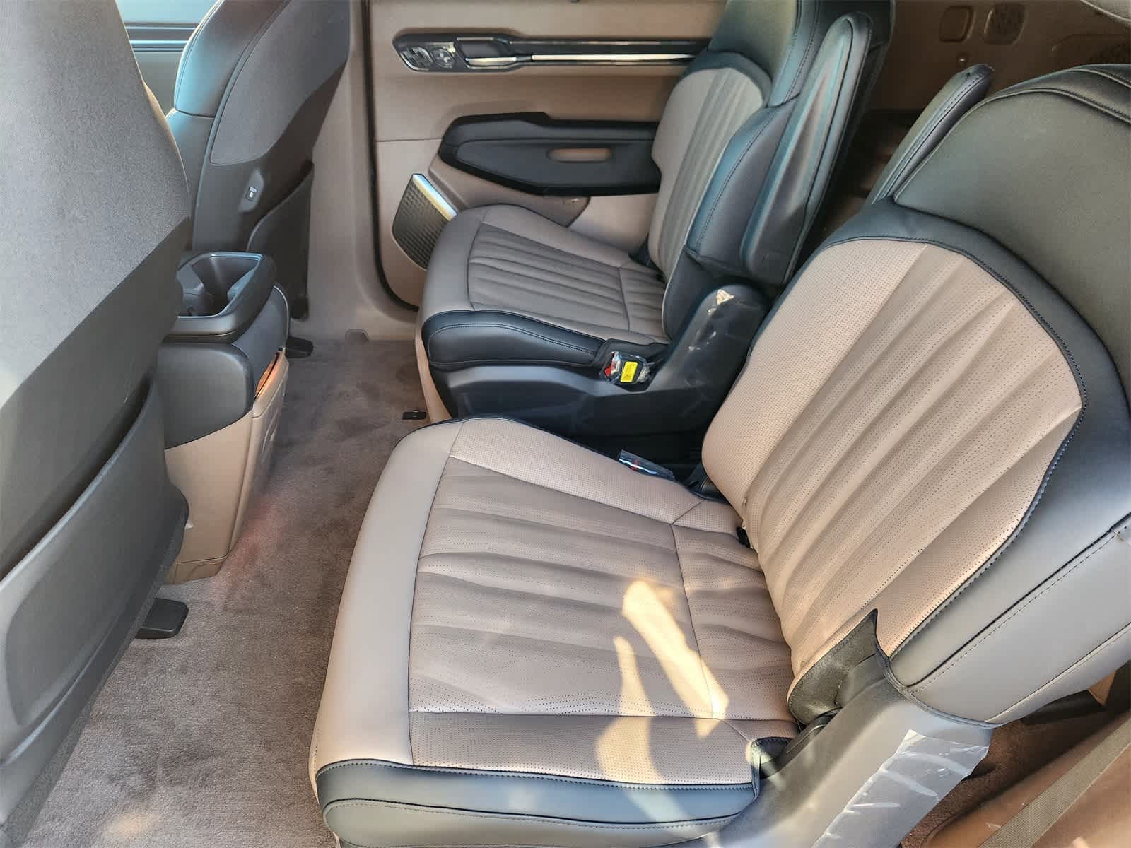 Thumbnail: 2026 Kia EV9 - 22