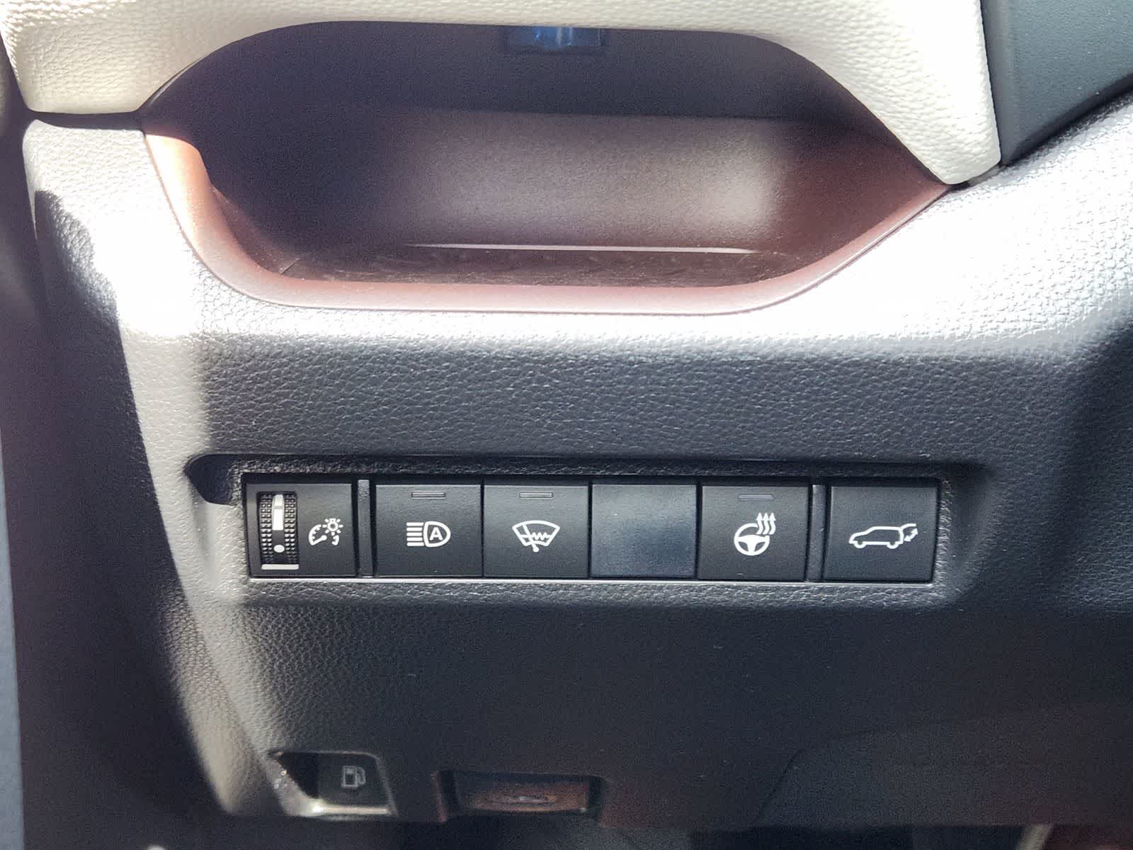 Thumbnail: 2019 Toyota RAV4 - 20