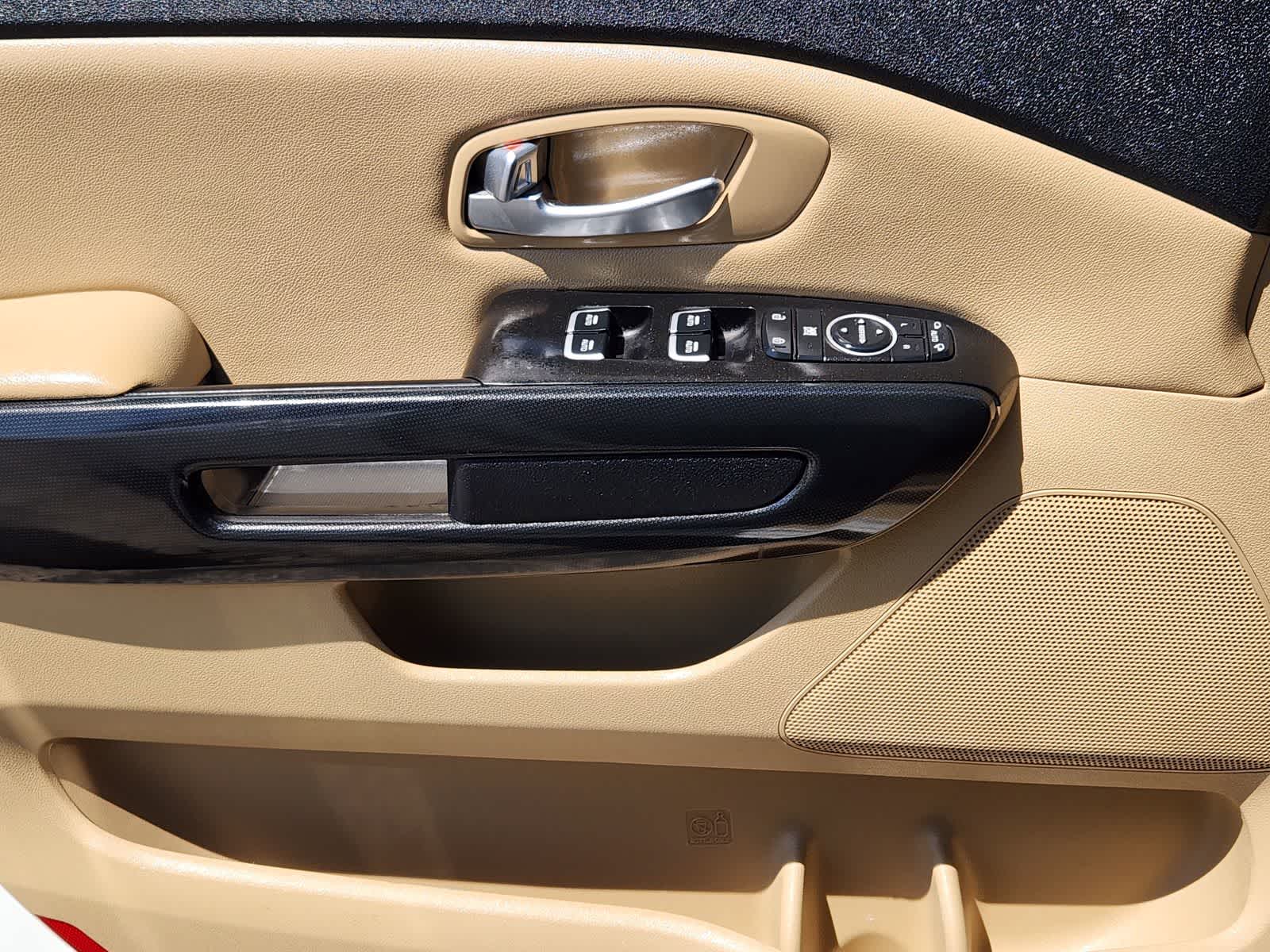 Thumbnail: 2015 Kia Sedona - 23