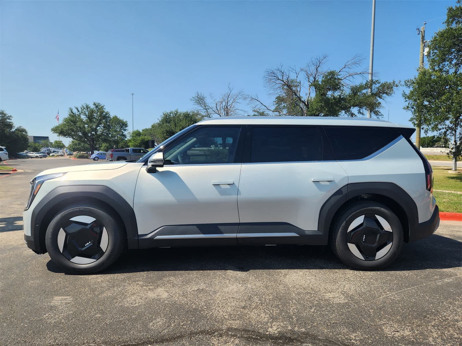 Thumbnail: 2026 Kia EV9 - 4