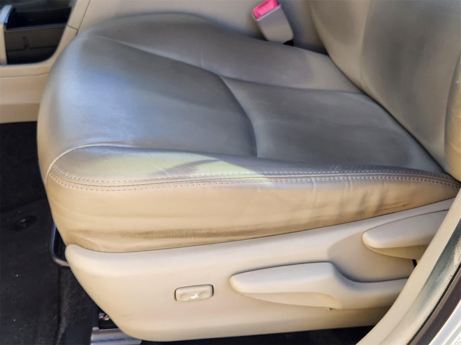 Thumbnail: 2014 Toyota Prius v - 23